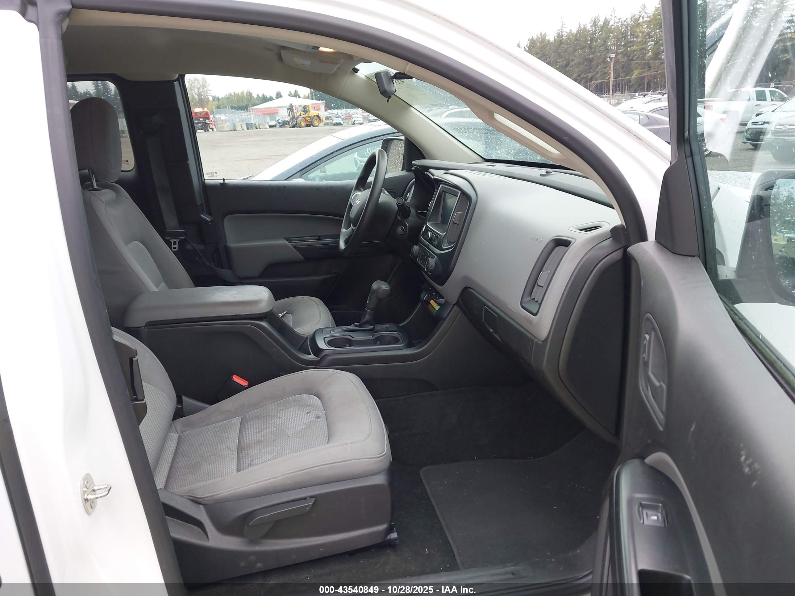 CHEVROLET COLORADO image 5