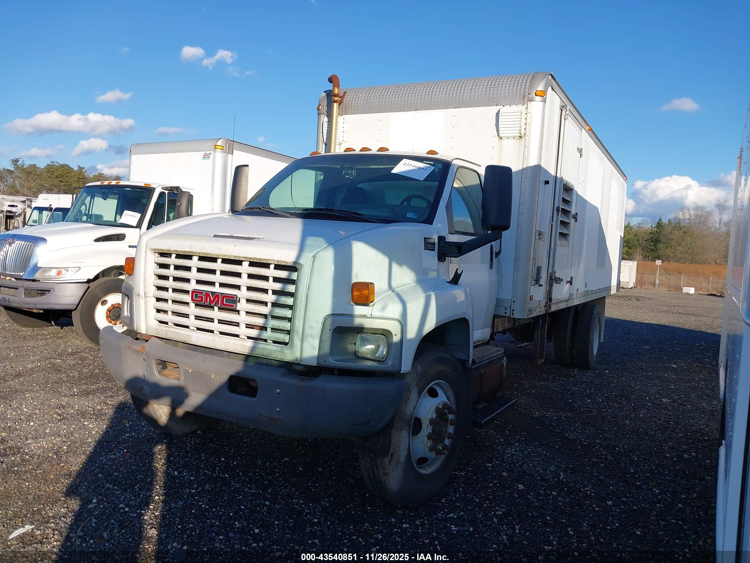 GMC C7500 image 2