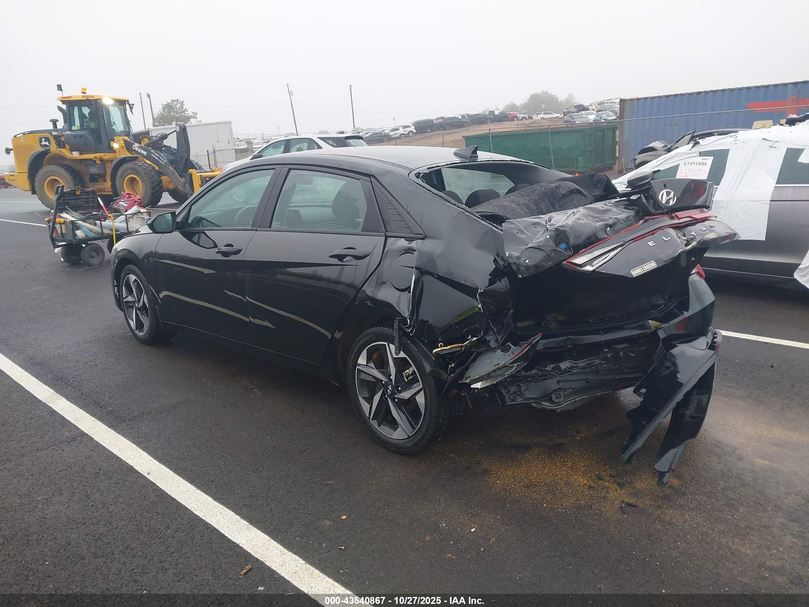 HYUNDAI ELANTRA image 3