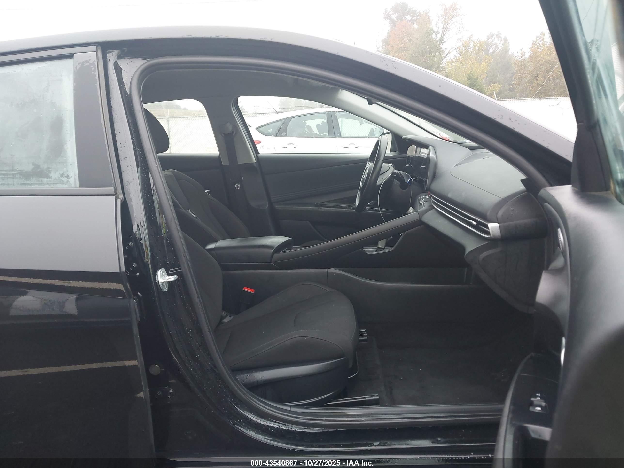 HYUNDAI ELANTRA image 5