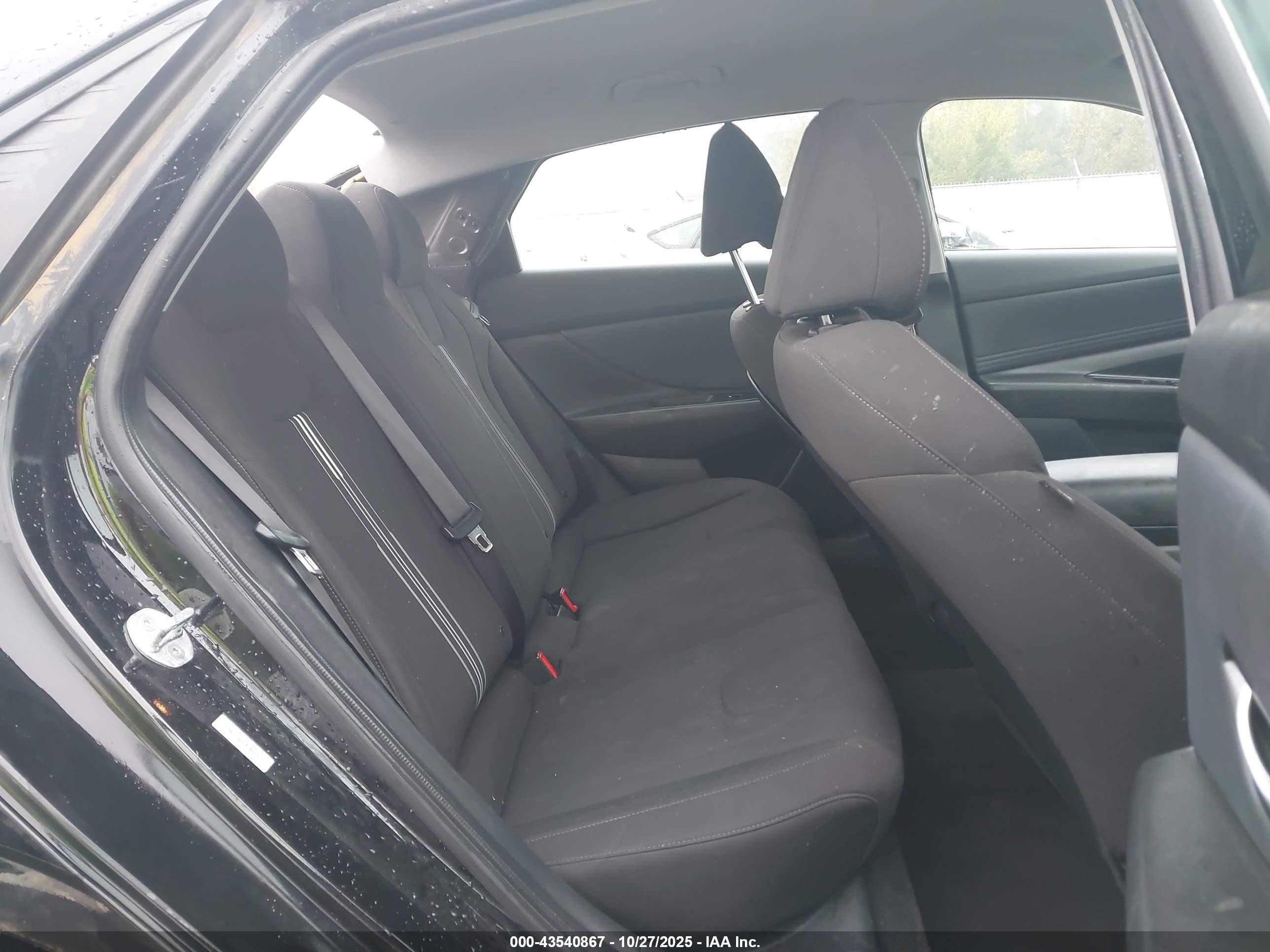 HYUNDAI ELANTRA image 8