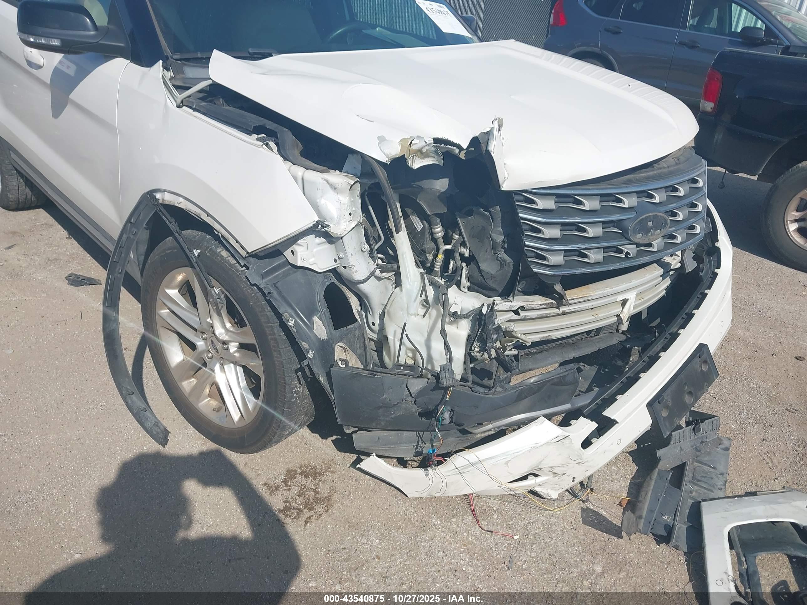 FORD EXPLORER image 6