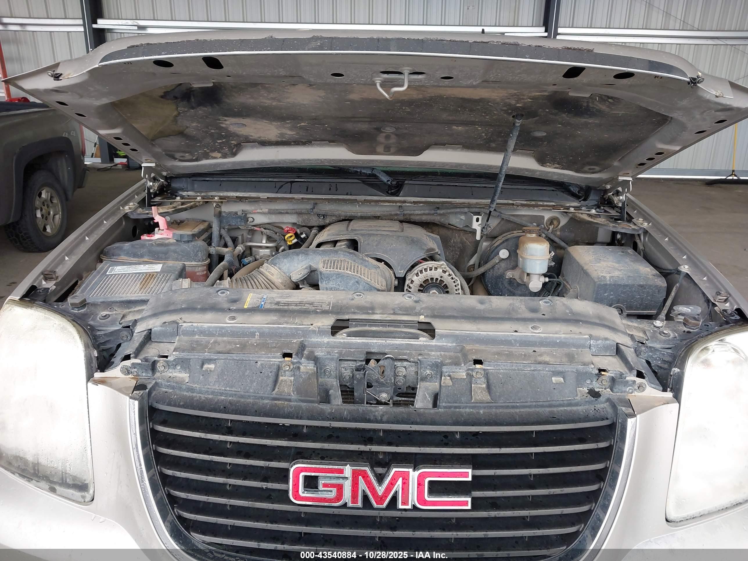 GMC YUKON image 10