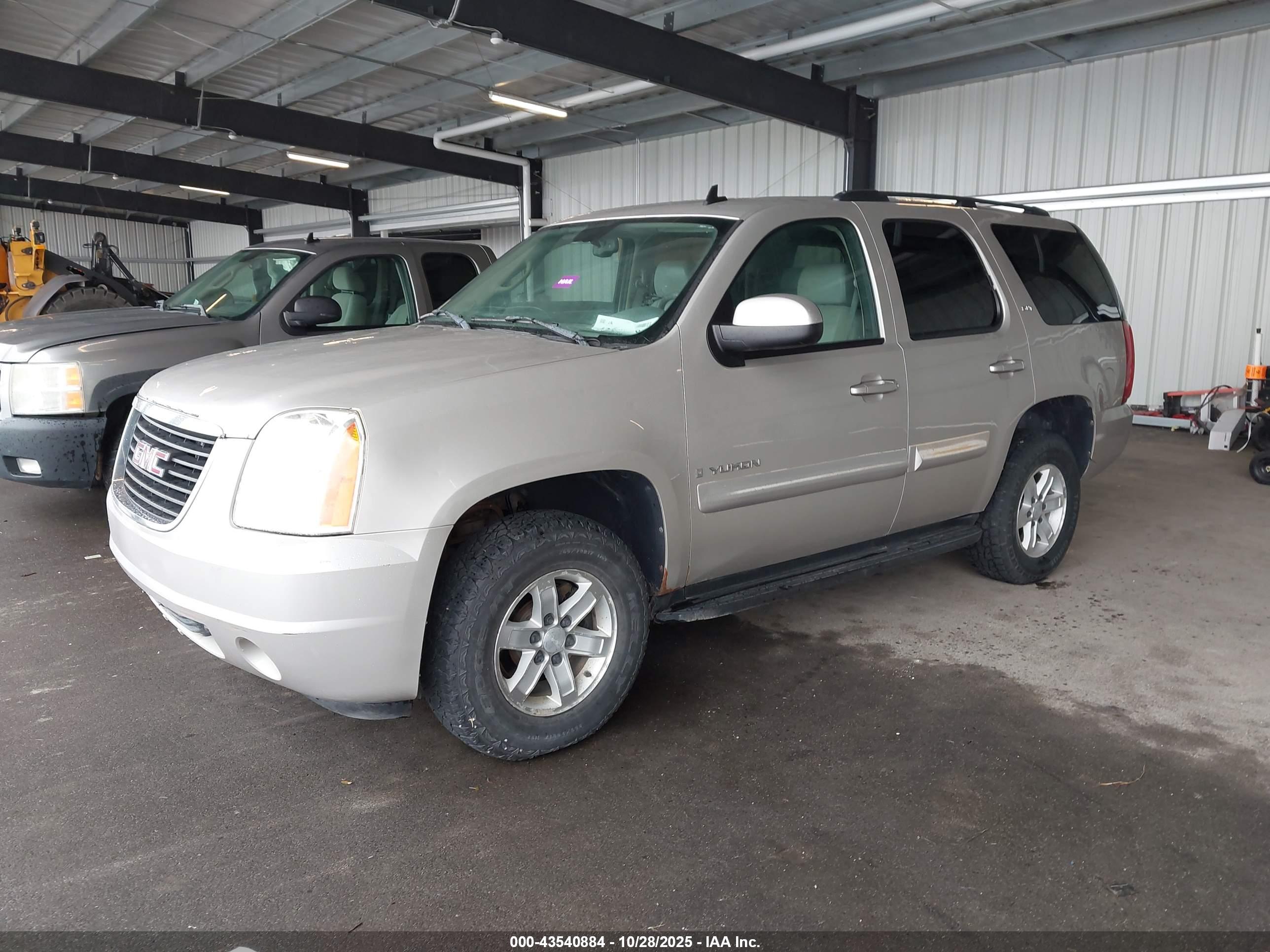 GMC YUKON image 2