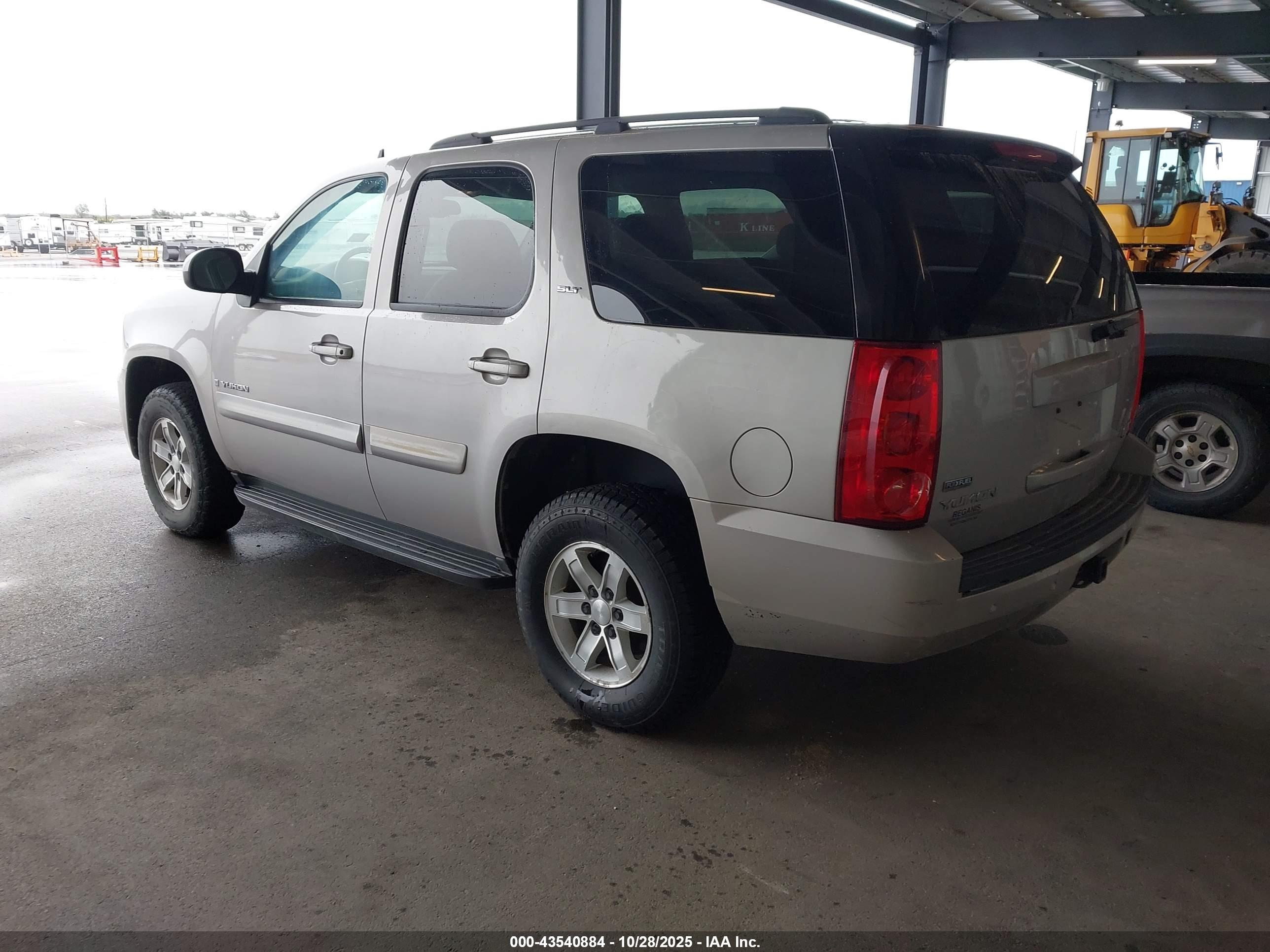 GMC YUKON image 3