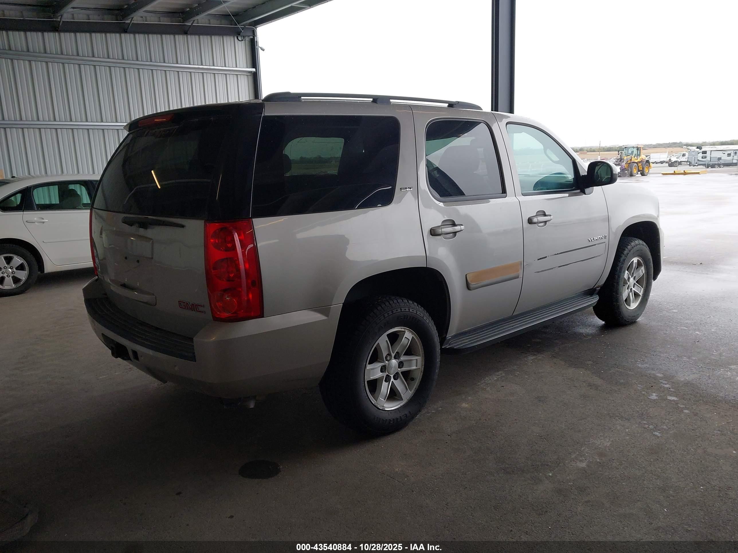 GMC YUKON image 4
