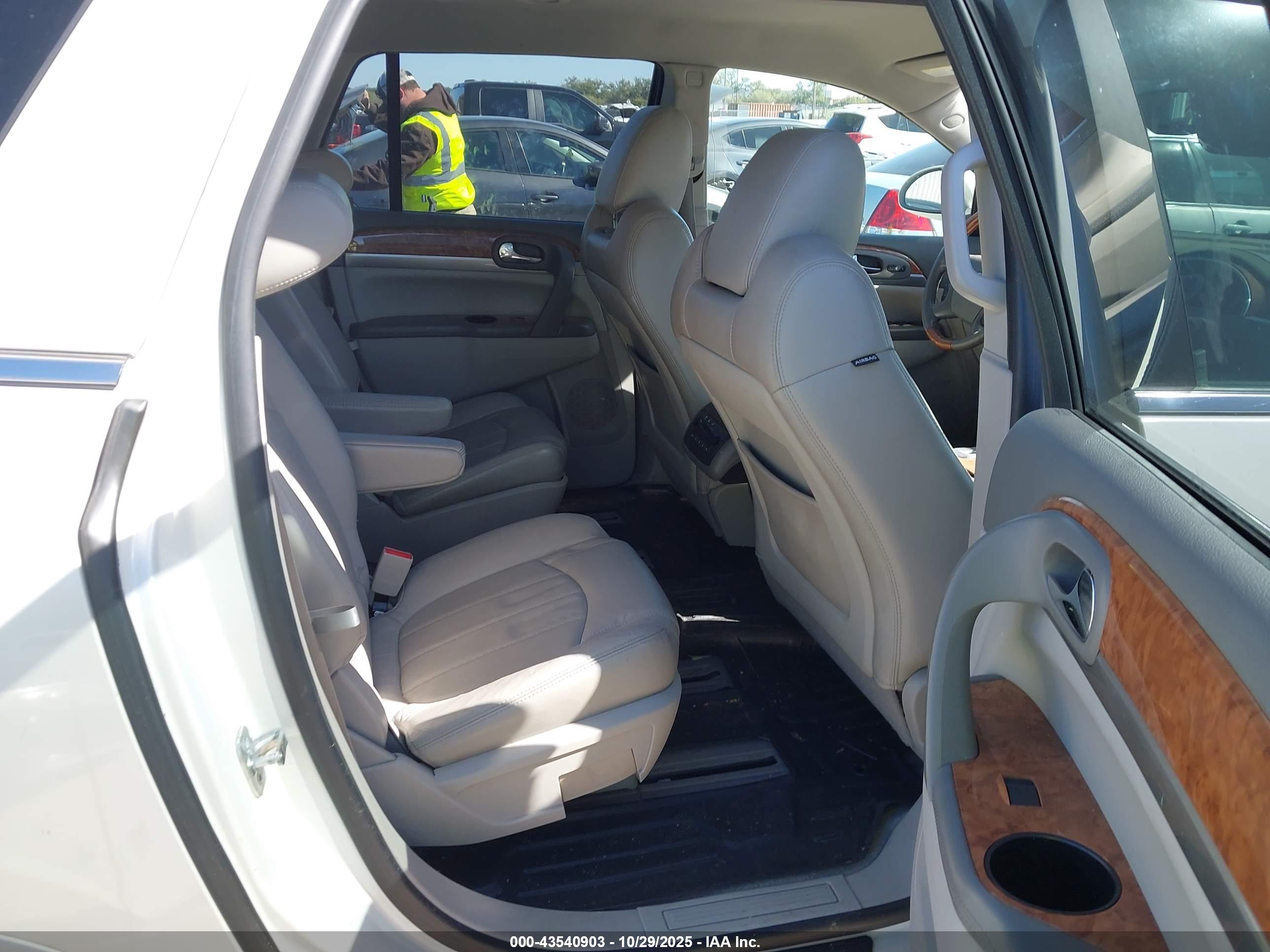 BUICK ENCLAVE image 8