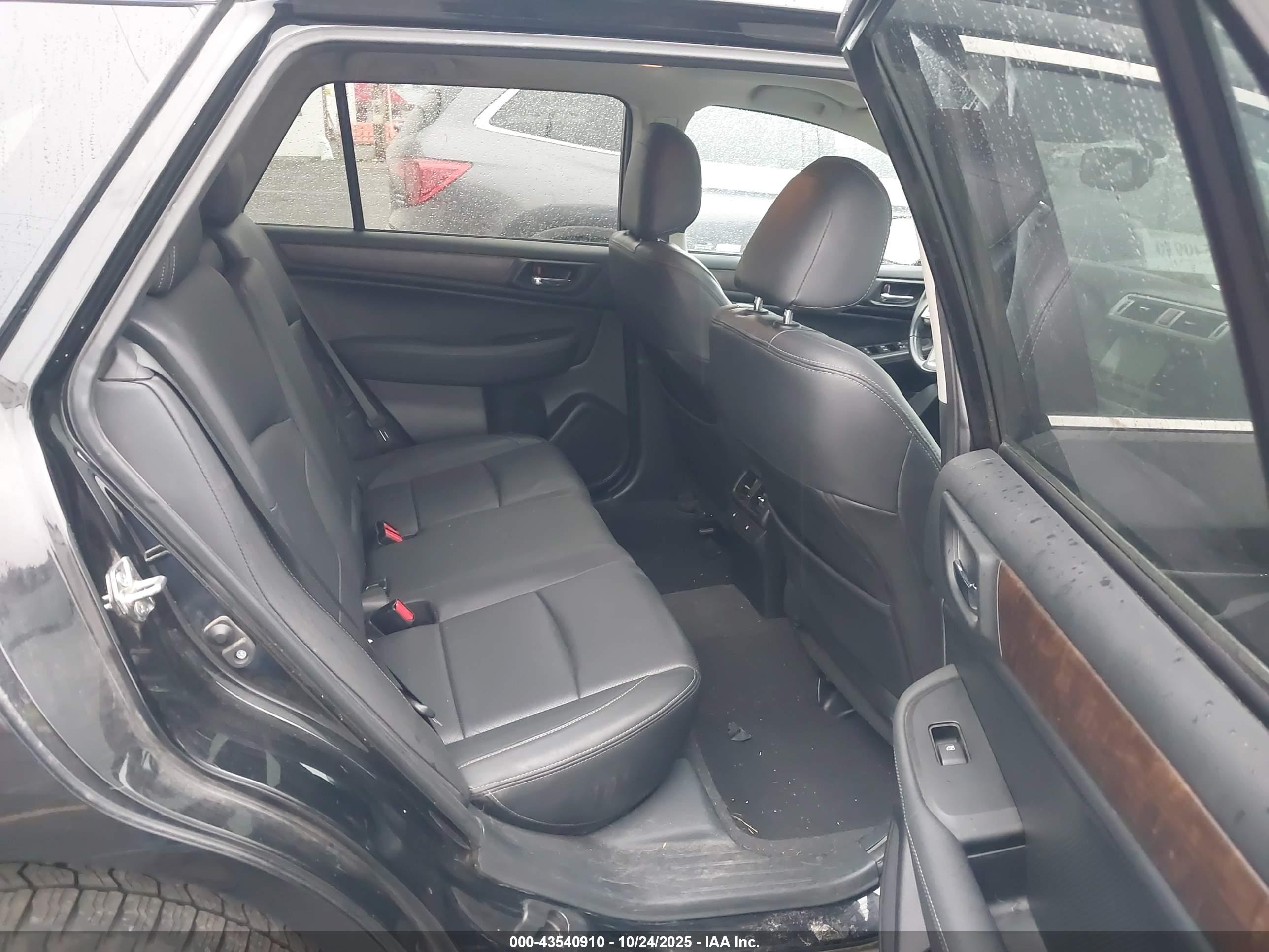 SUBARU OUTBACK image 8