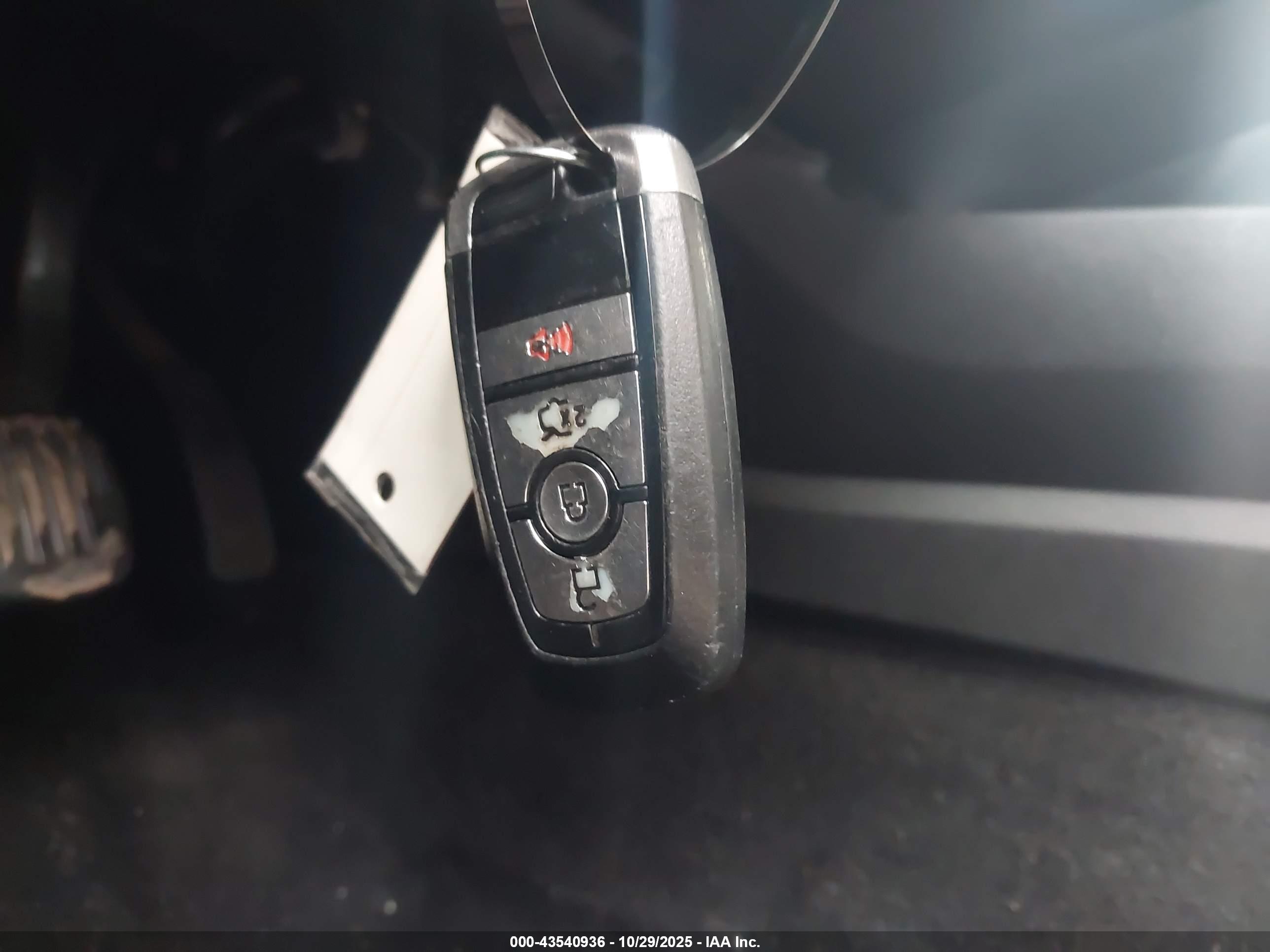 FORD FUSION image 11