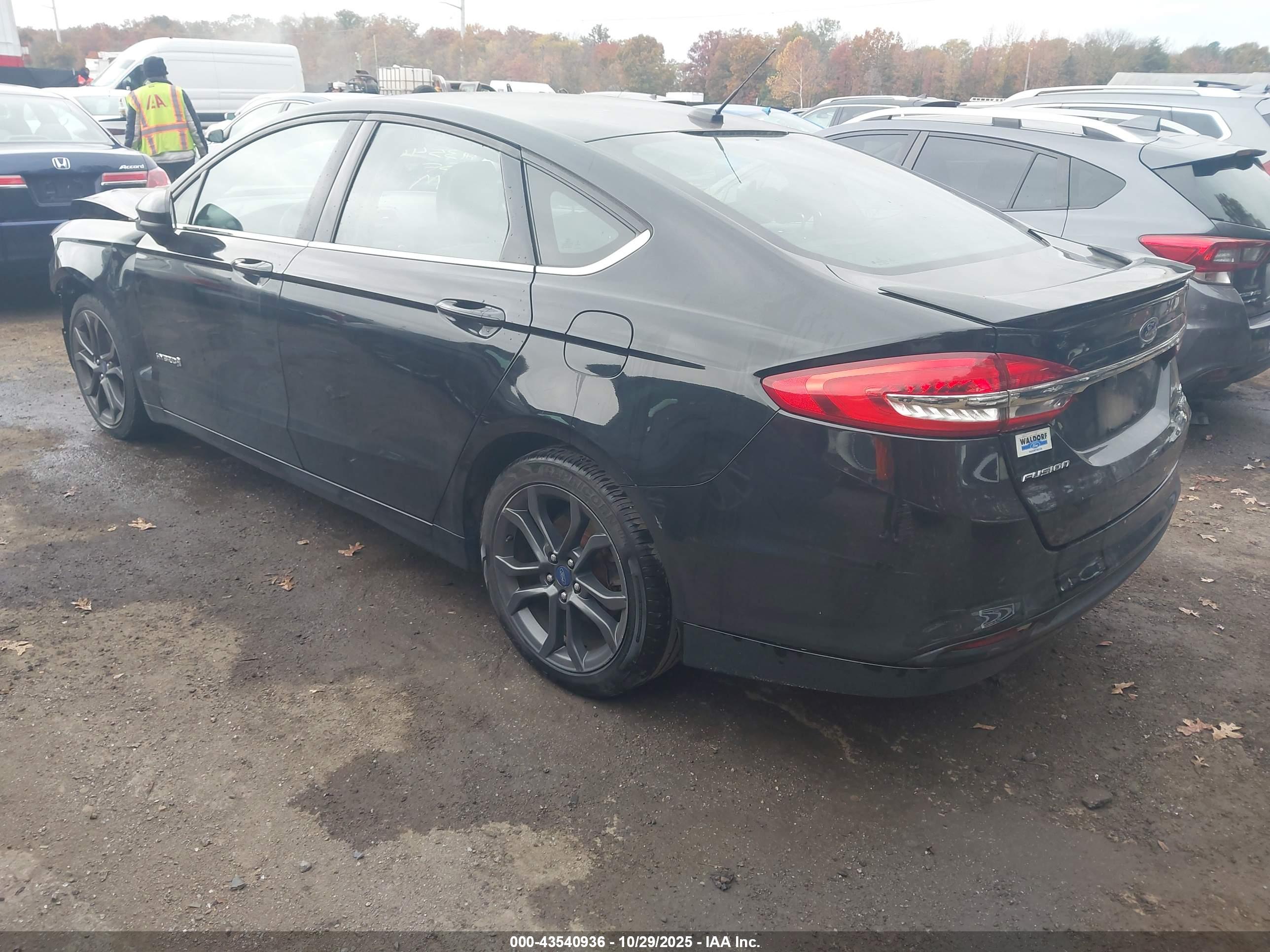 FORD FUSION image 3