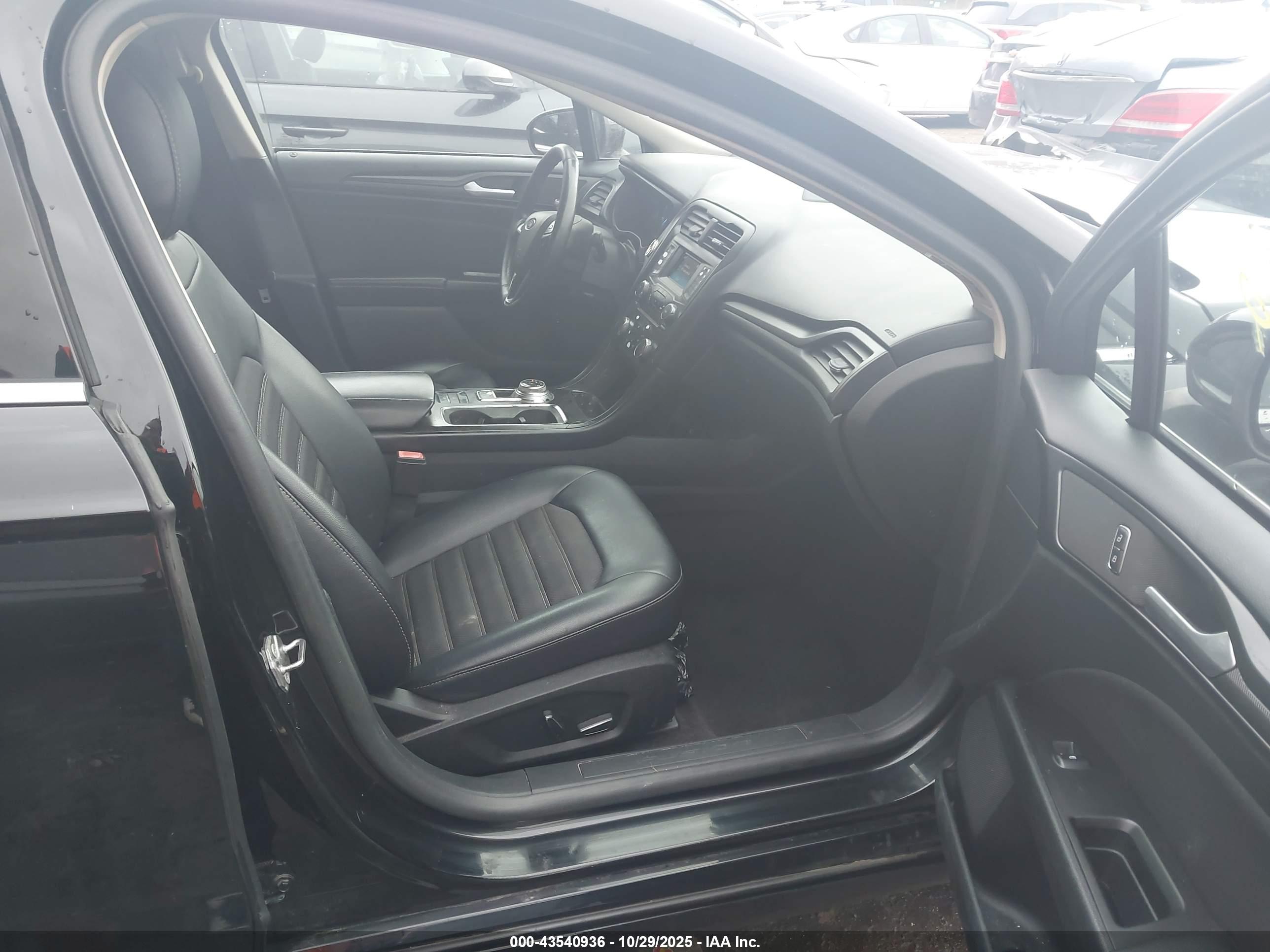 FORD FUSION image 5