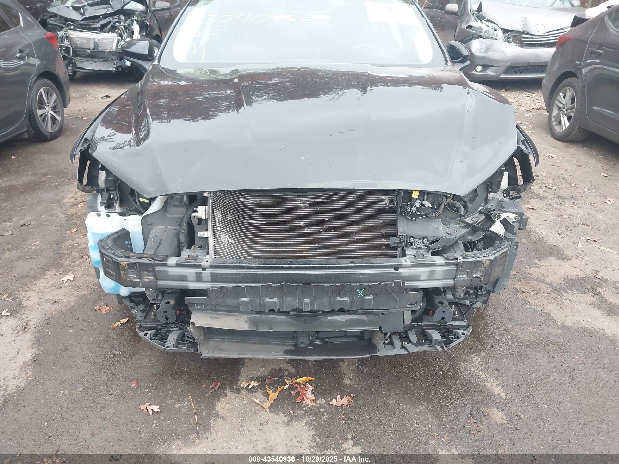 FORD FUSION image 6