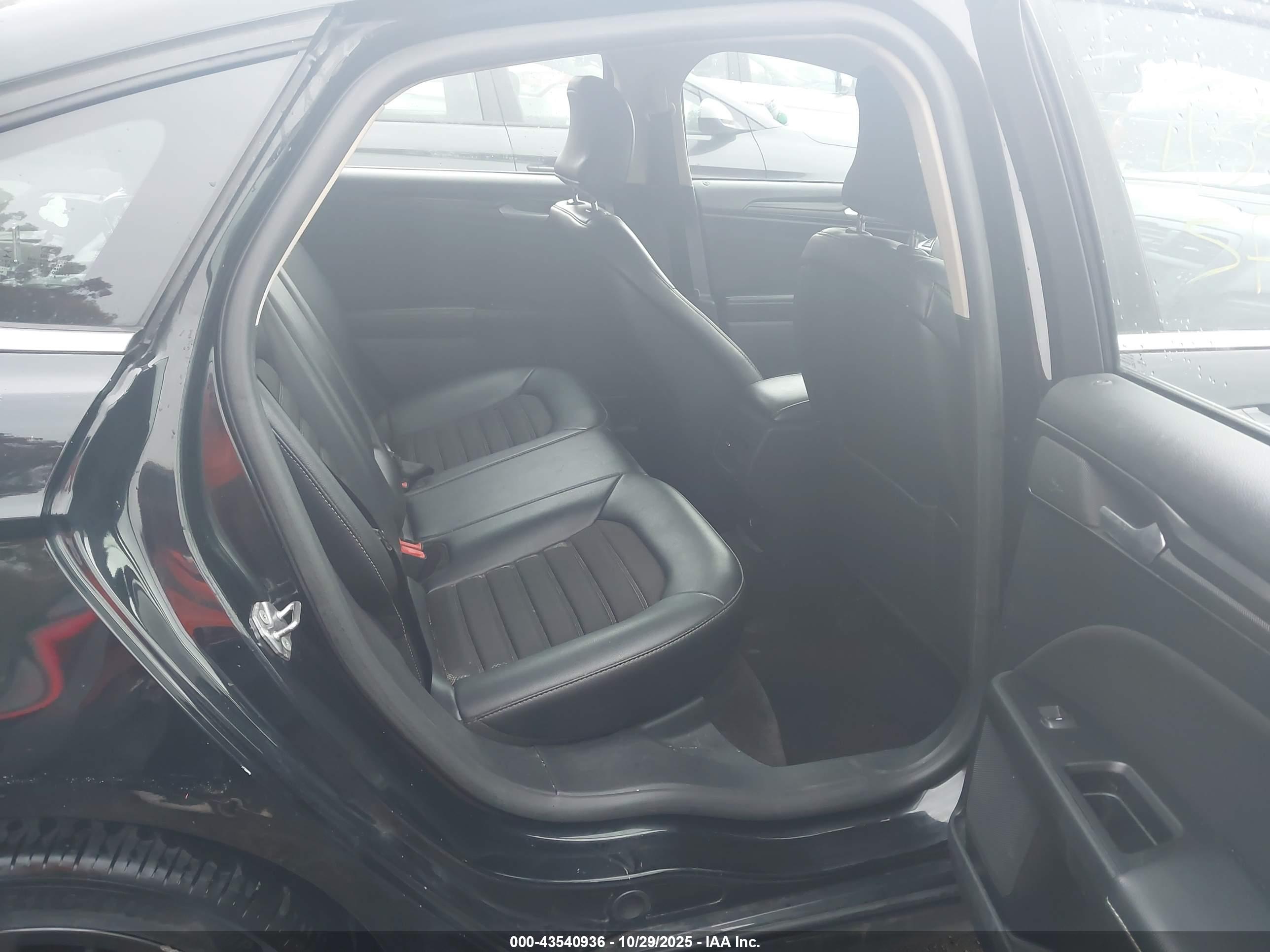 FORD FUSION image 8