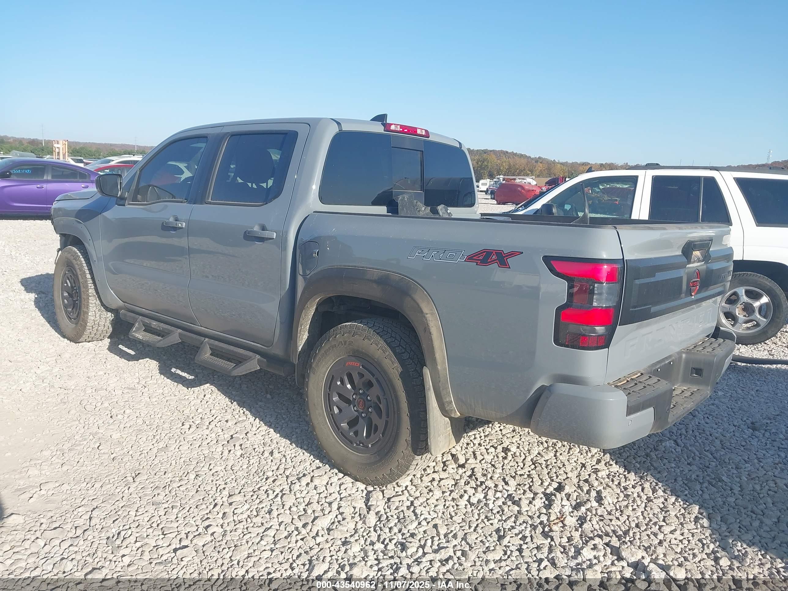 NISSAN FRONTIER image 3