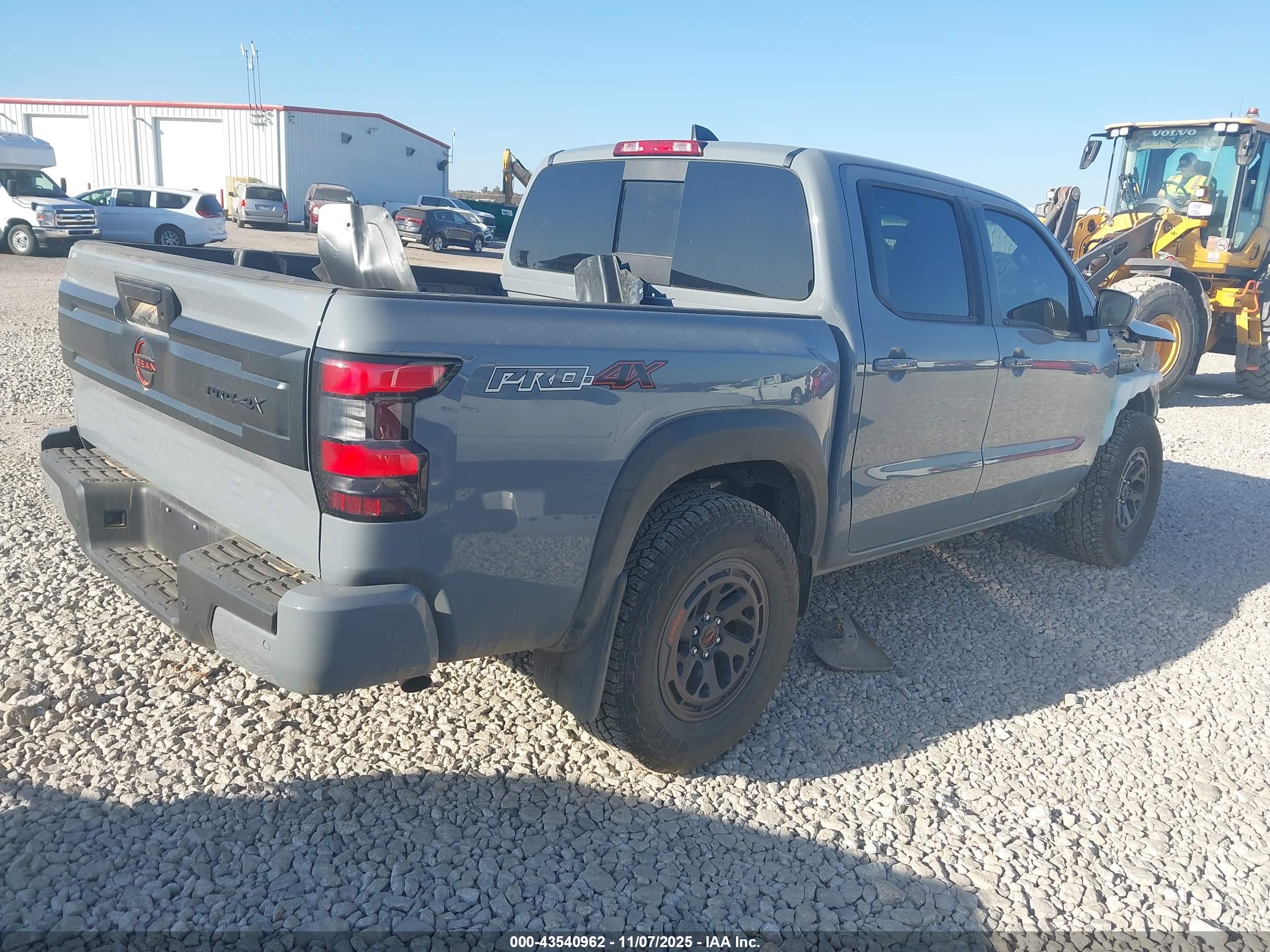 NISSAN FRONTIER image 4