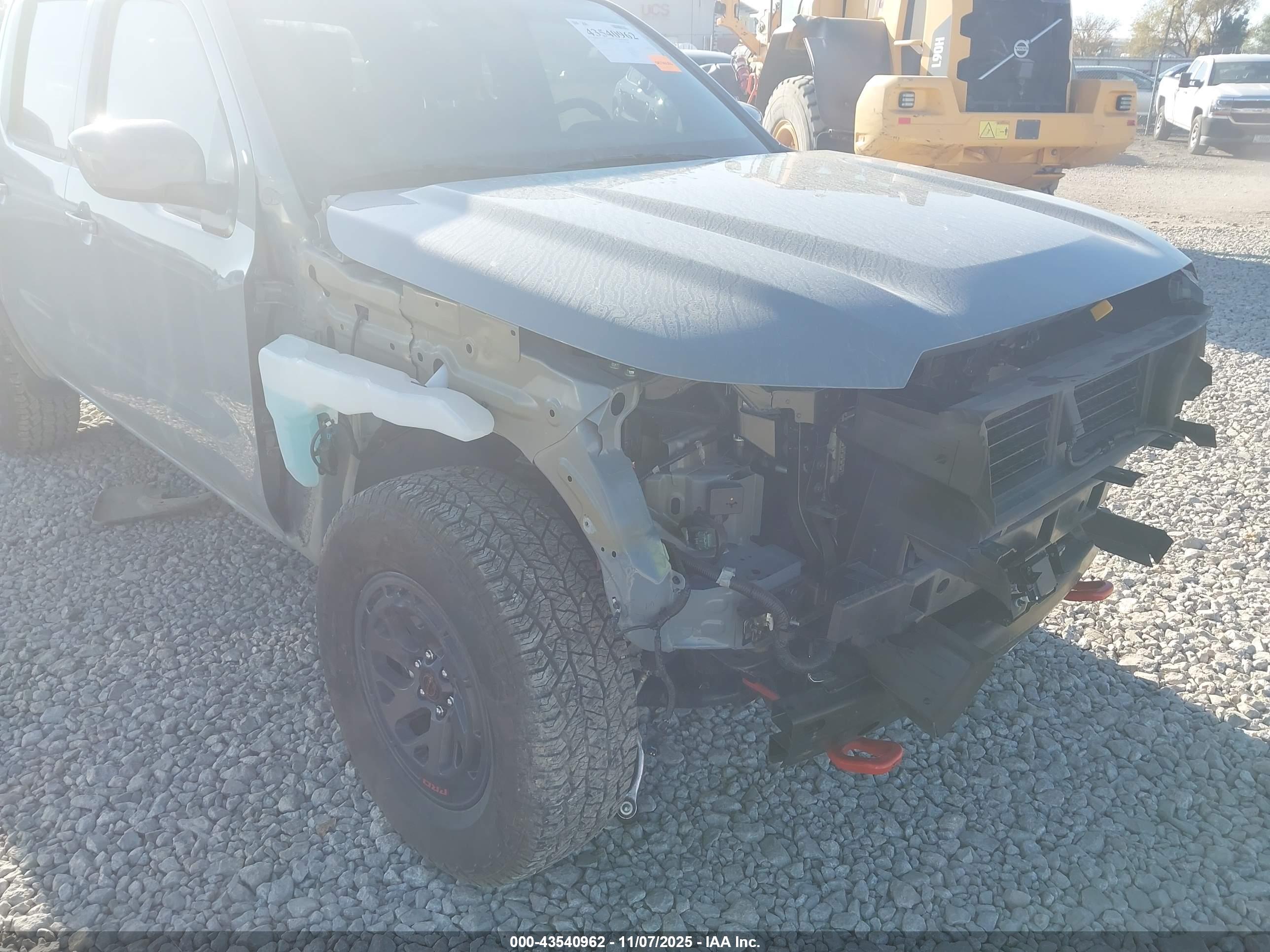 NISSAN FRONTIER image 6