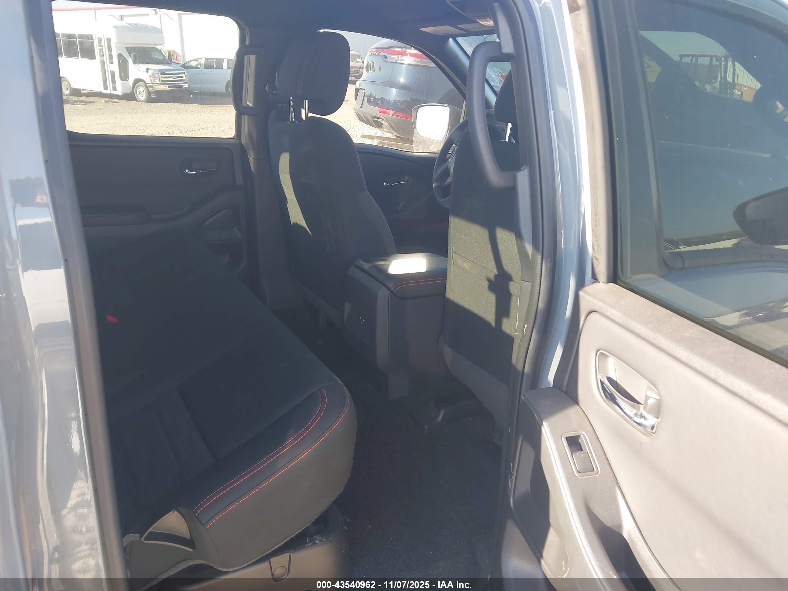 NISSAN FRONTIER image 8