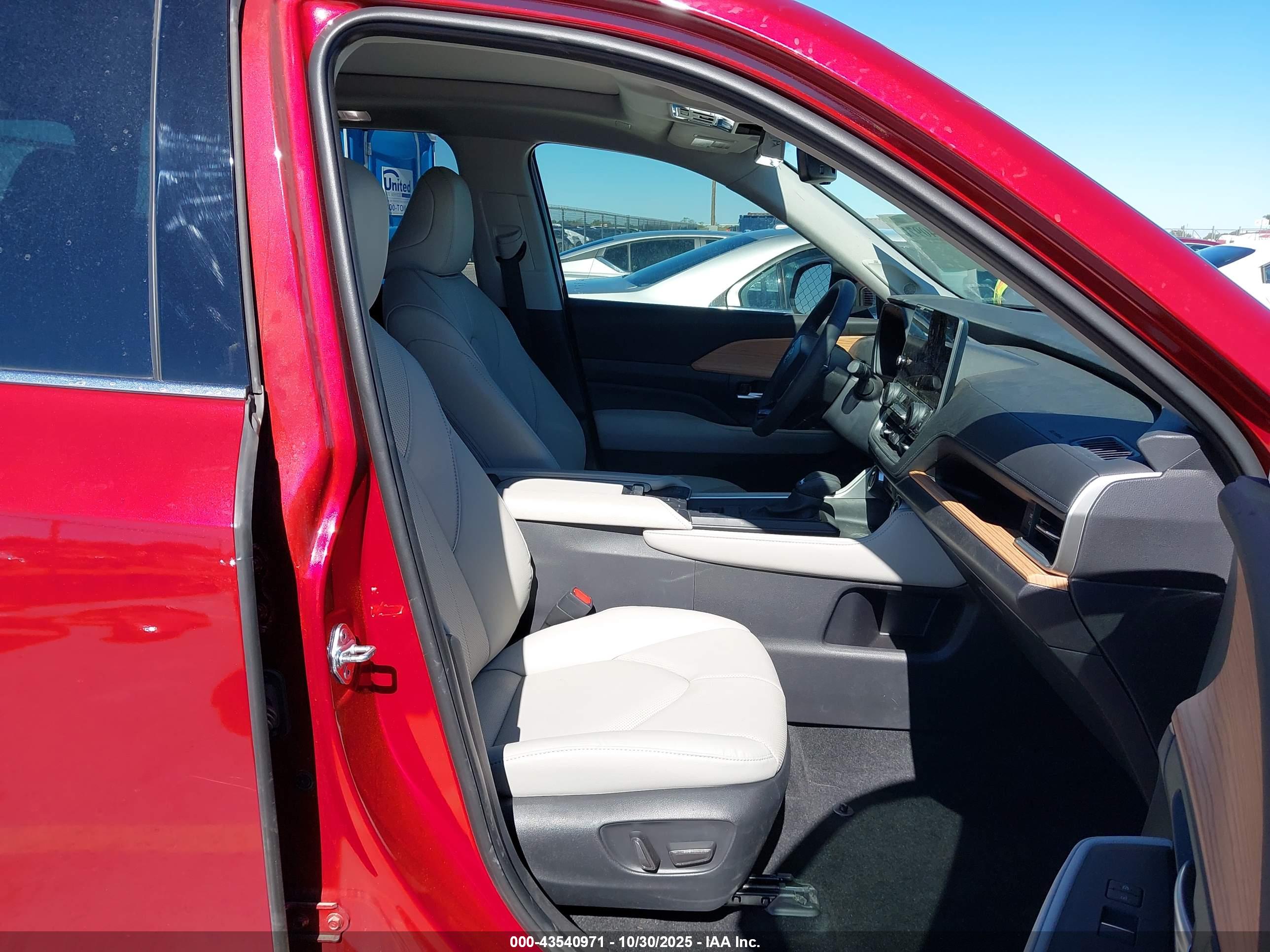 TOYOTA GRAND image 5