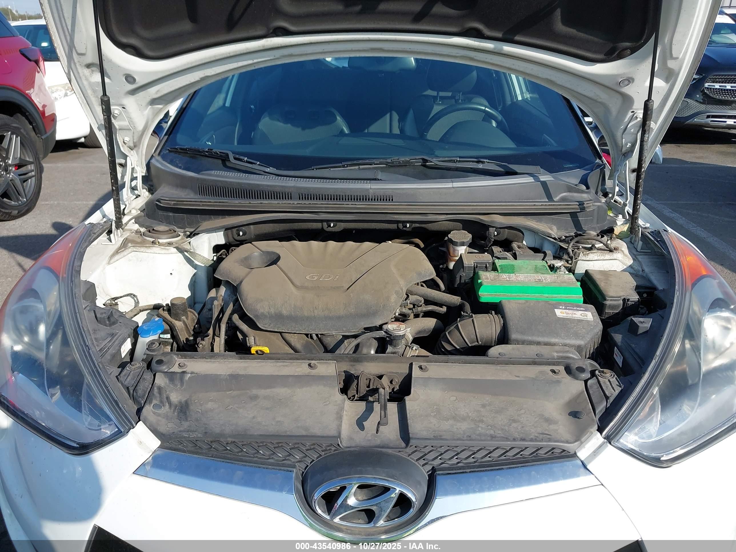 HYUNDAI VELOSTER image 10