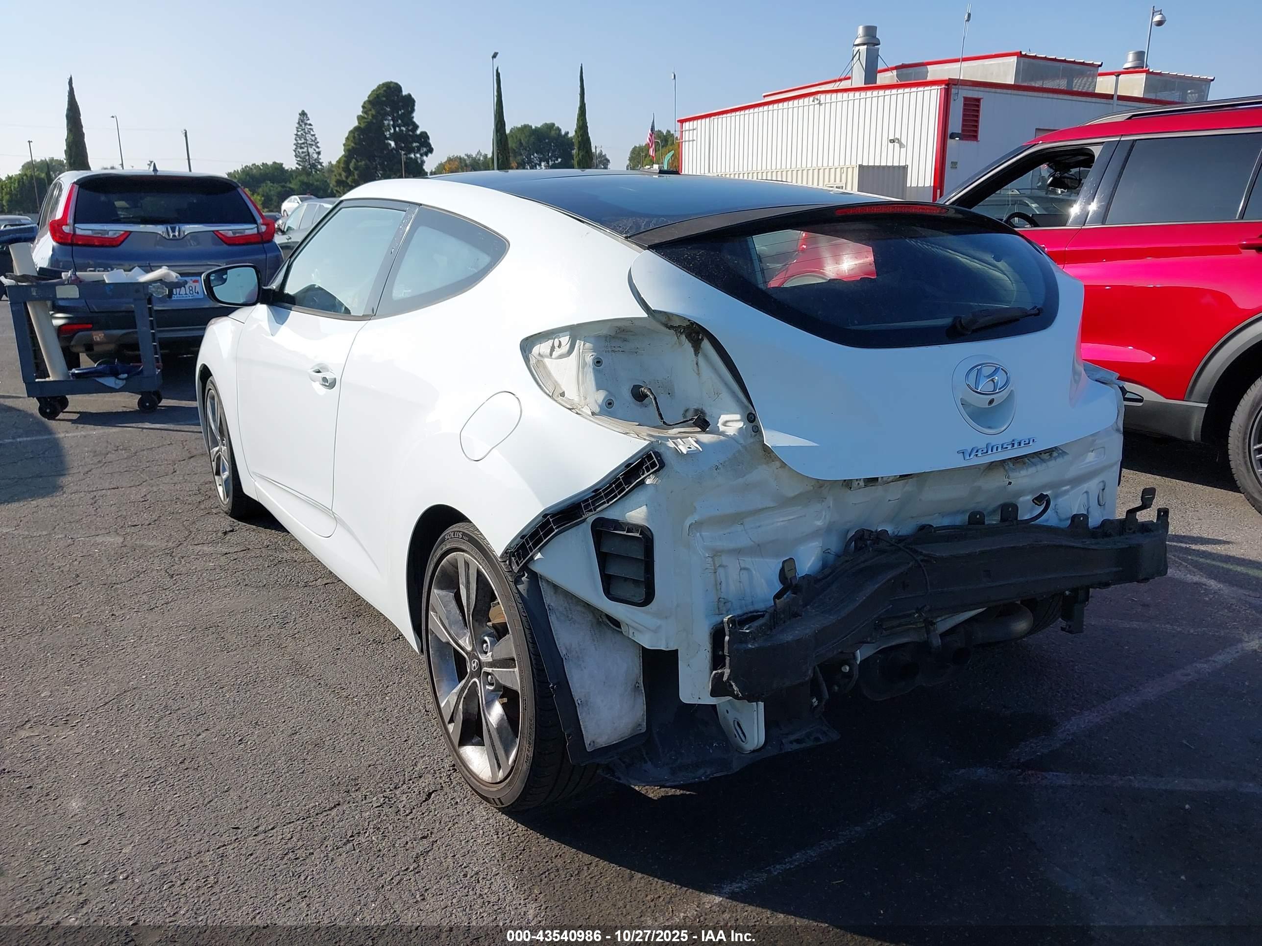 HYUNDAI VELOSTER image 3
