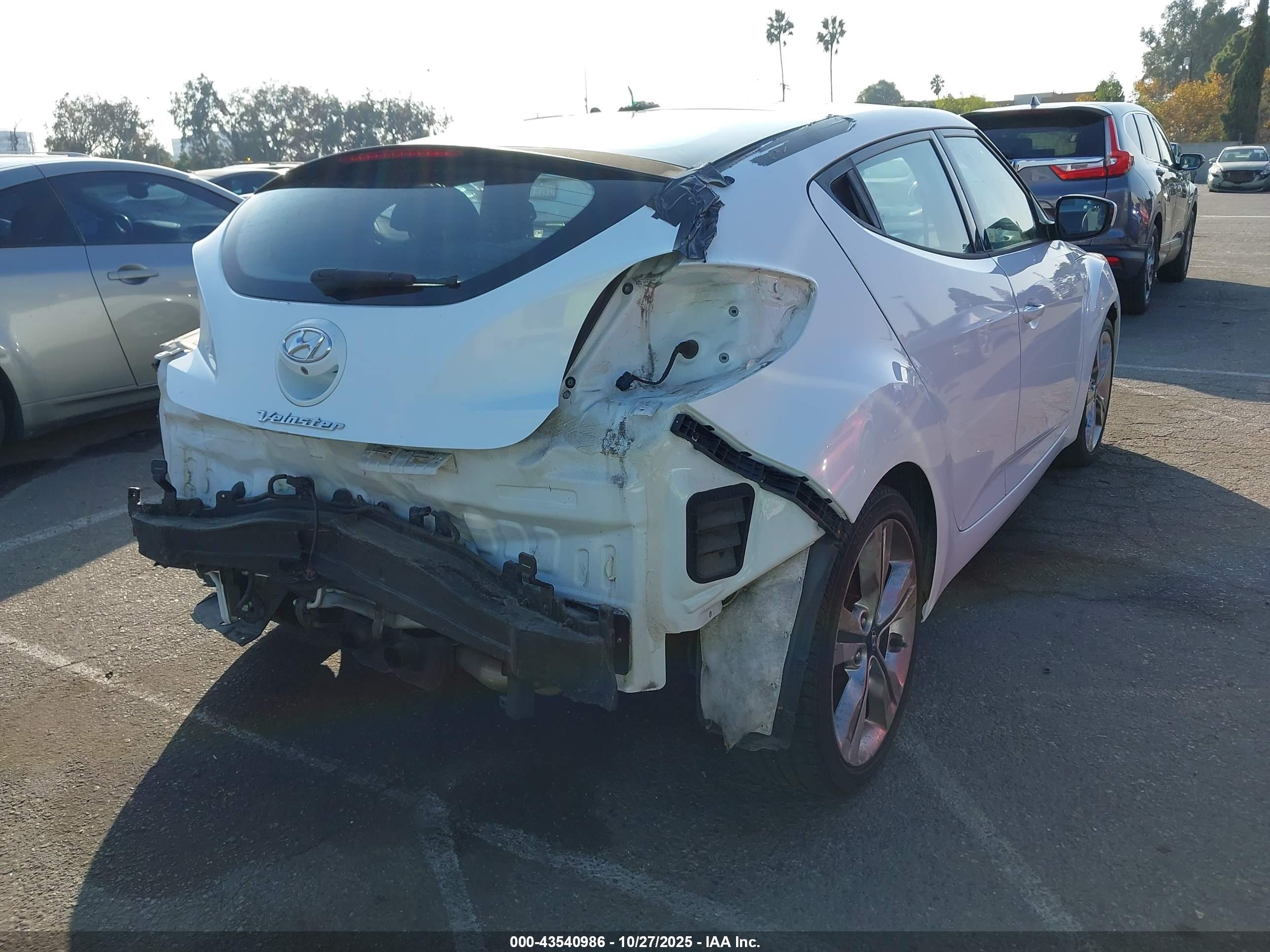 HYUNDAI VELOSTER image 4