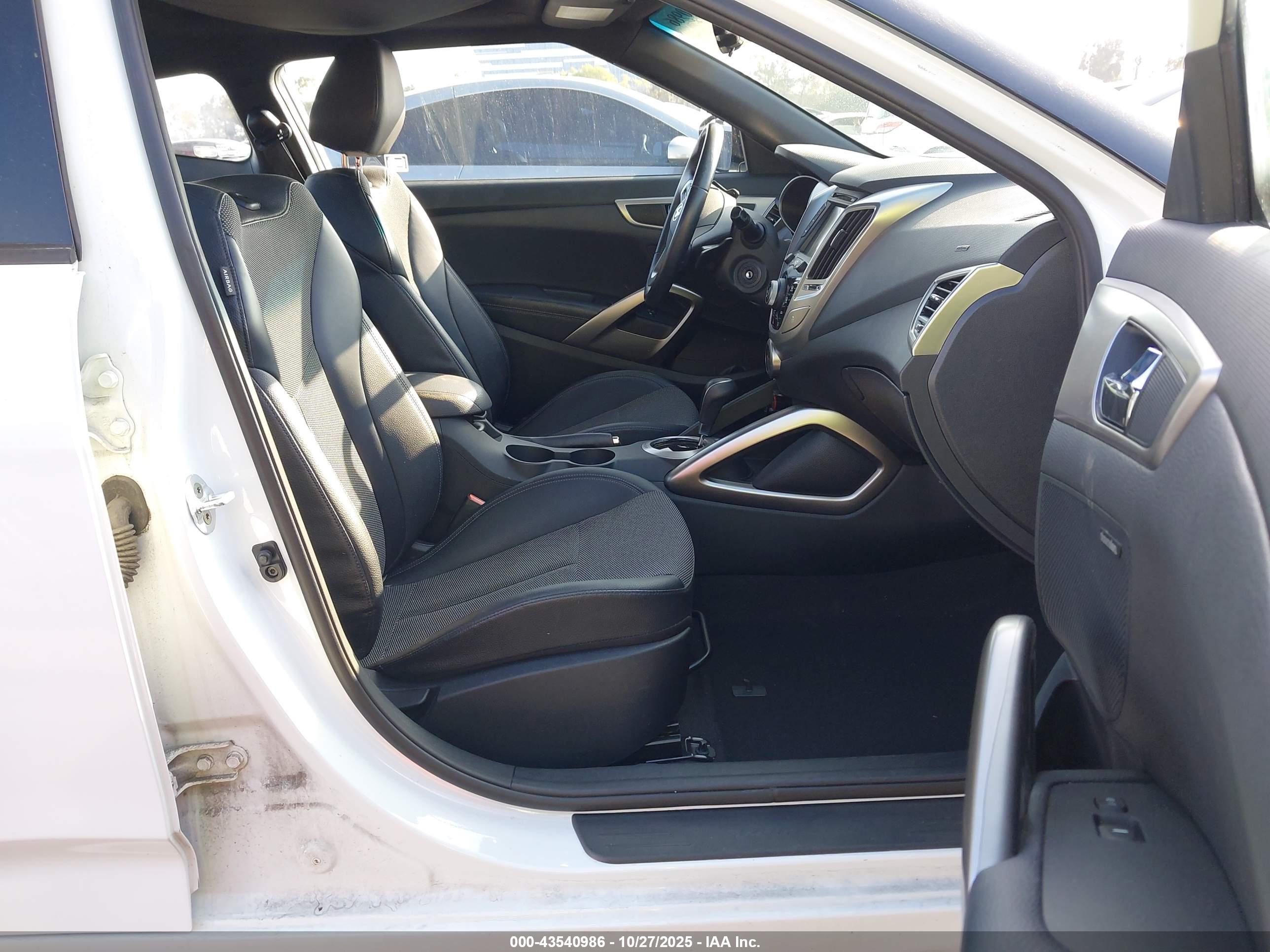 HYUNDAI VELOSTER image 5