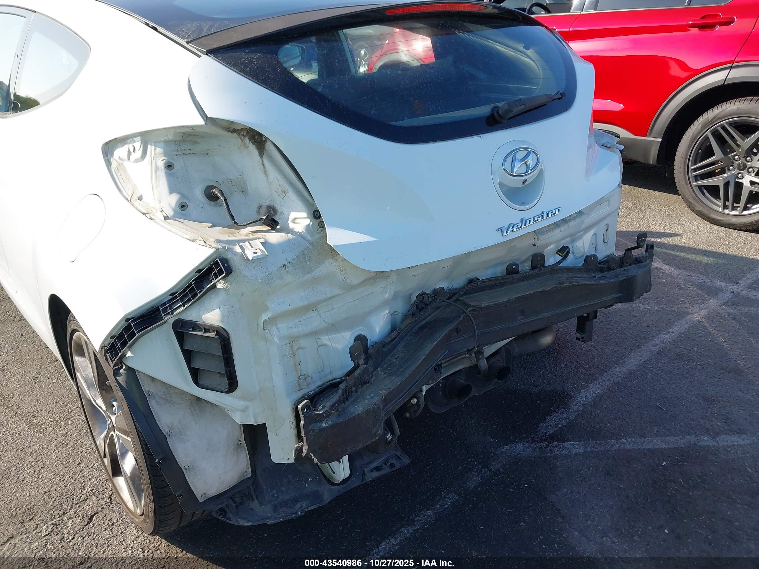 HYUNDAI VELOSTER image 6