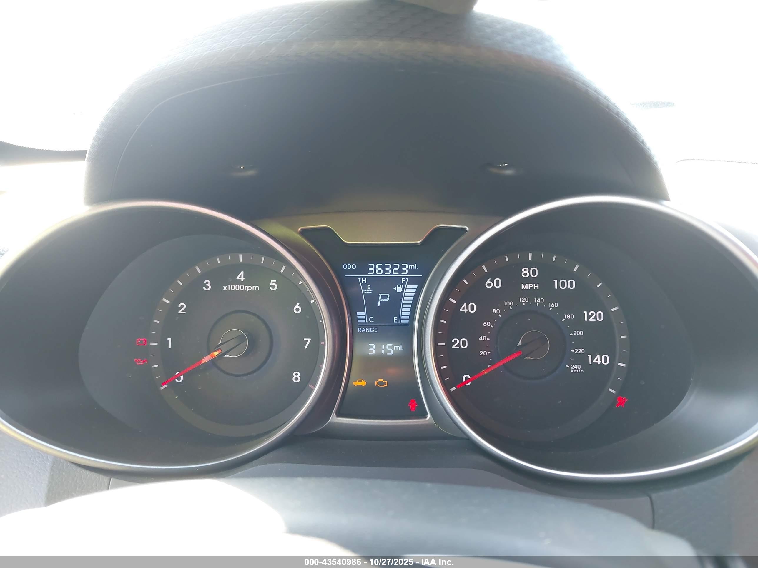 HYUNDAI VELOSTER image 7