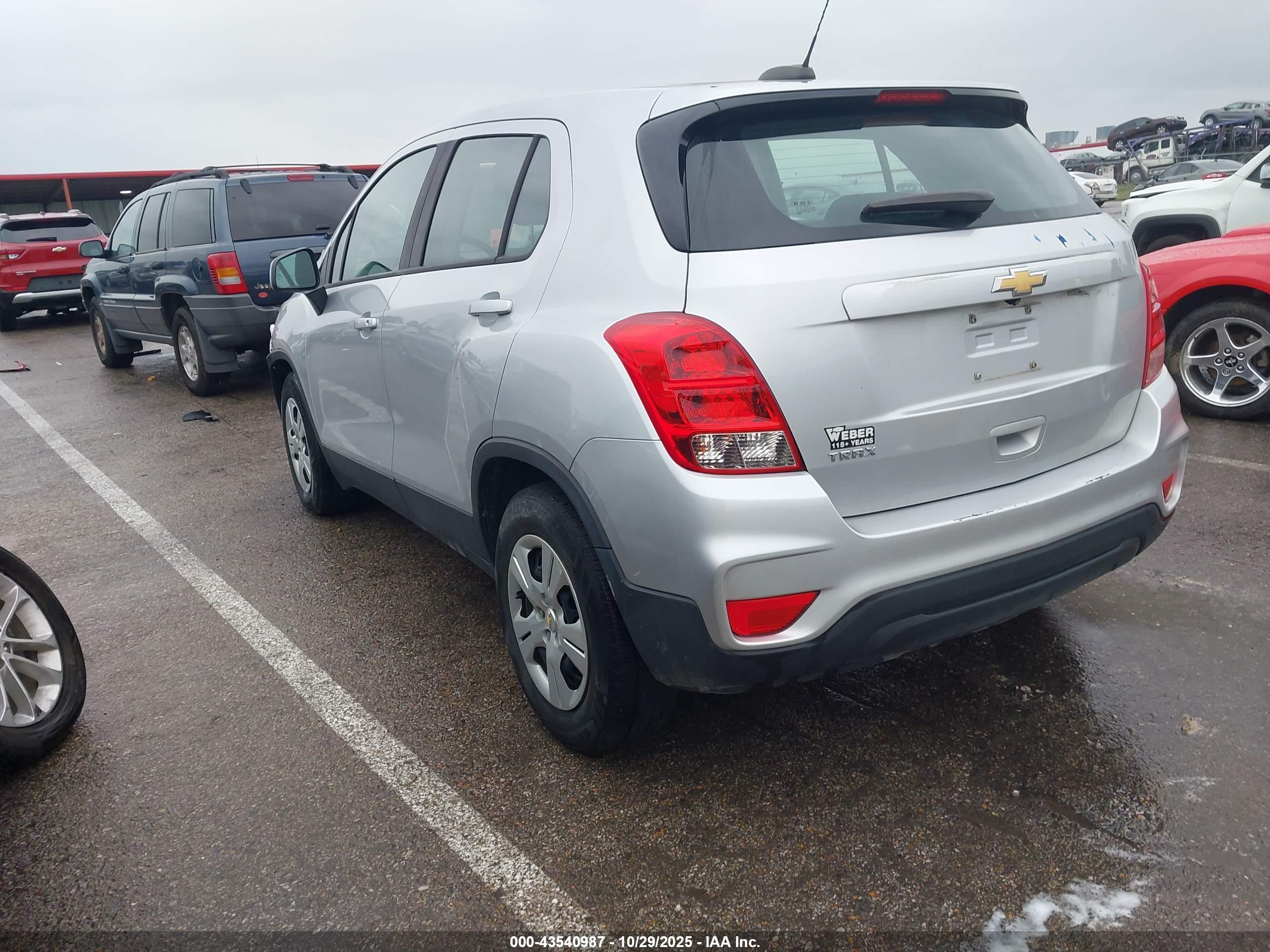 CHEVROLET TRAX image 3
