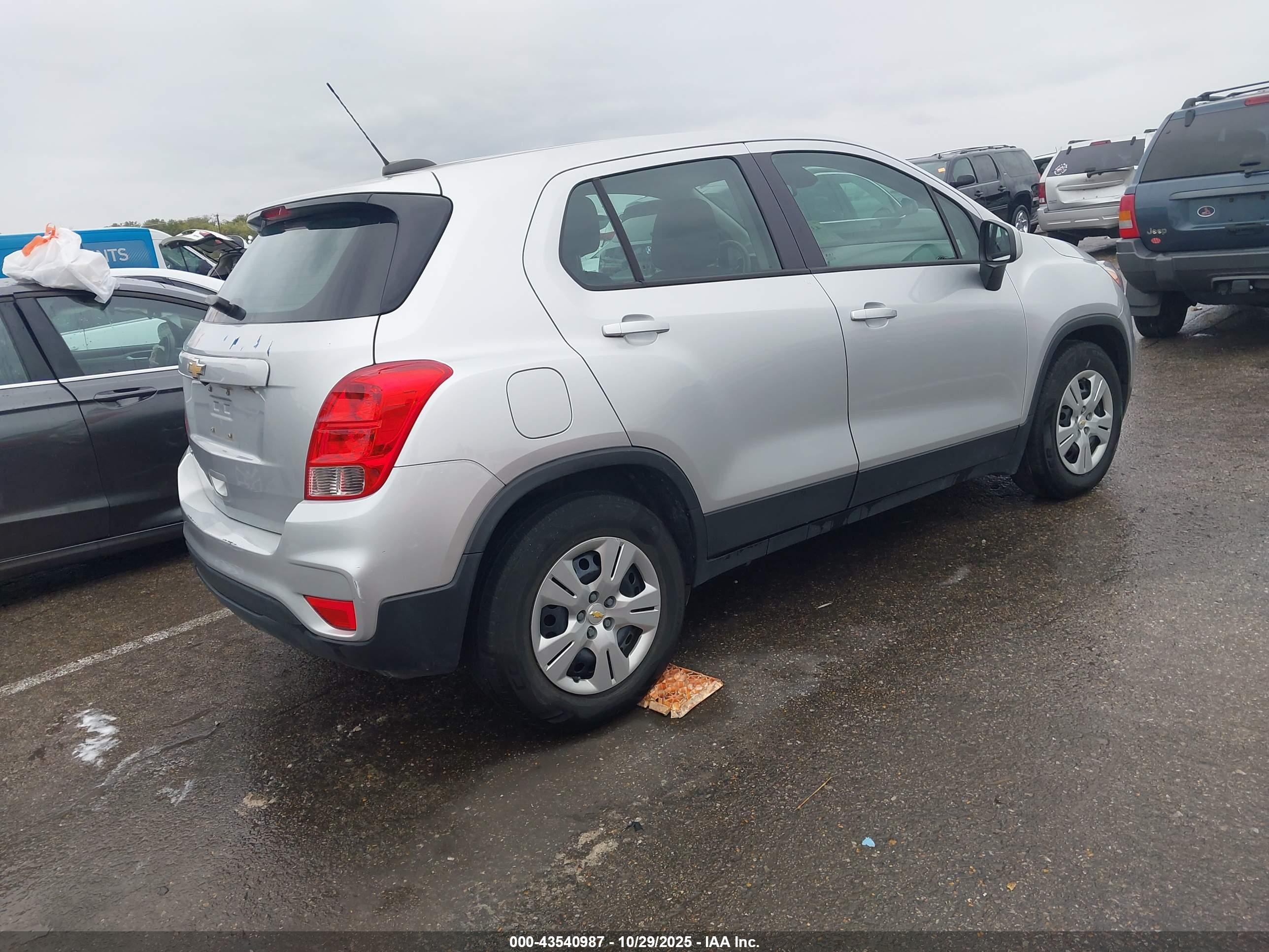 CHEVROLET TRAX image 4