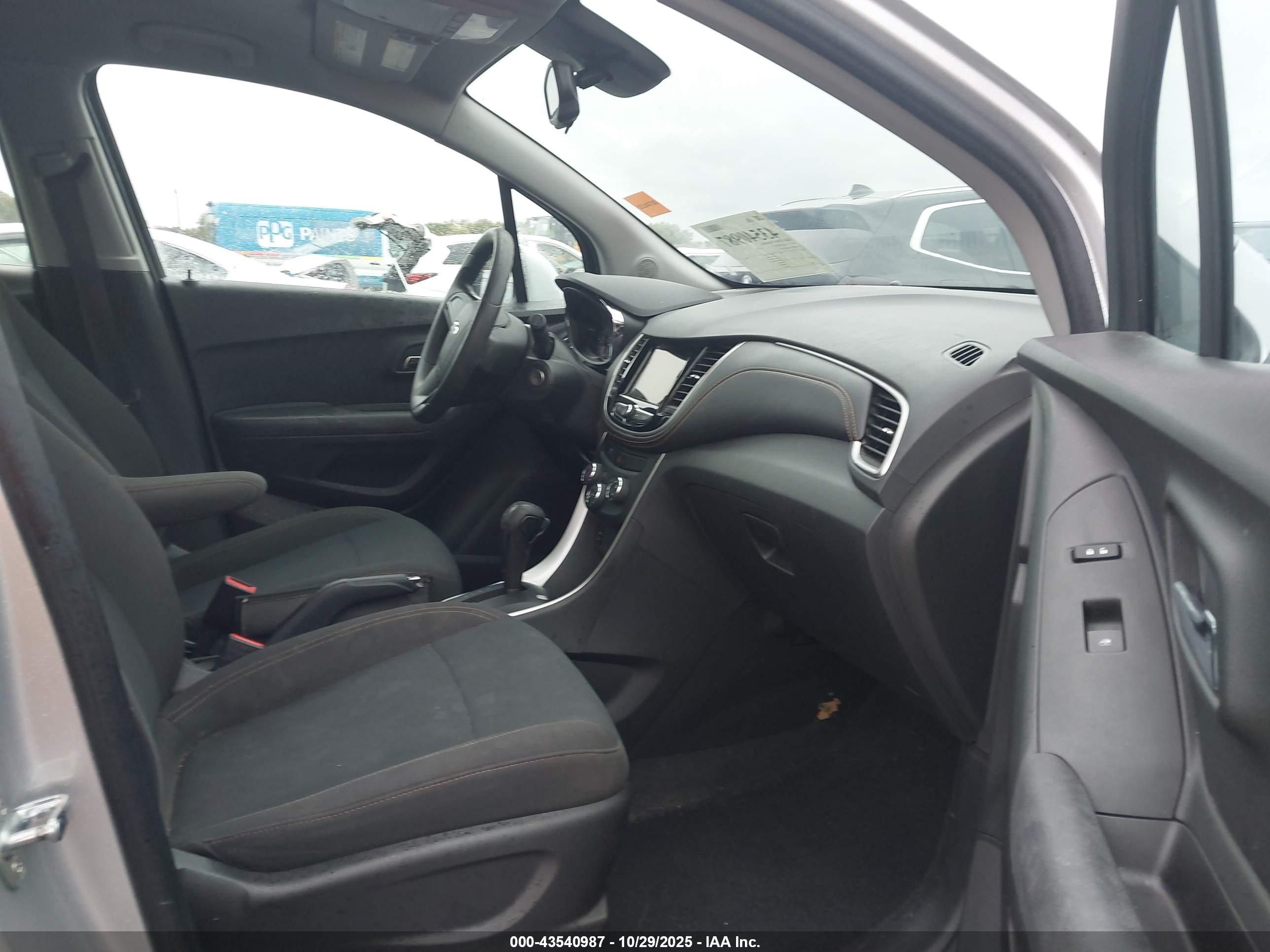 CHEVROLET TRAX image 5