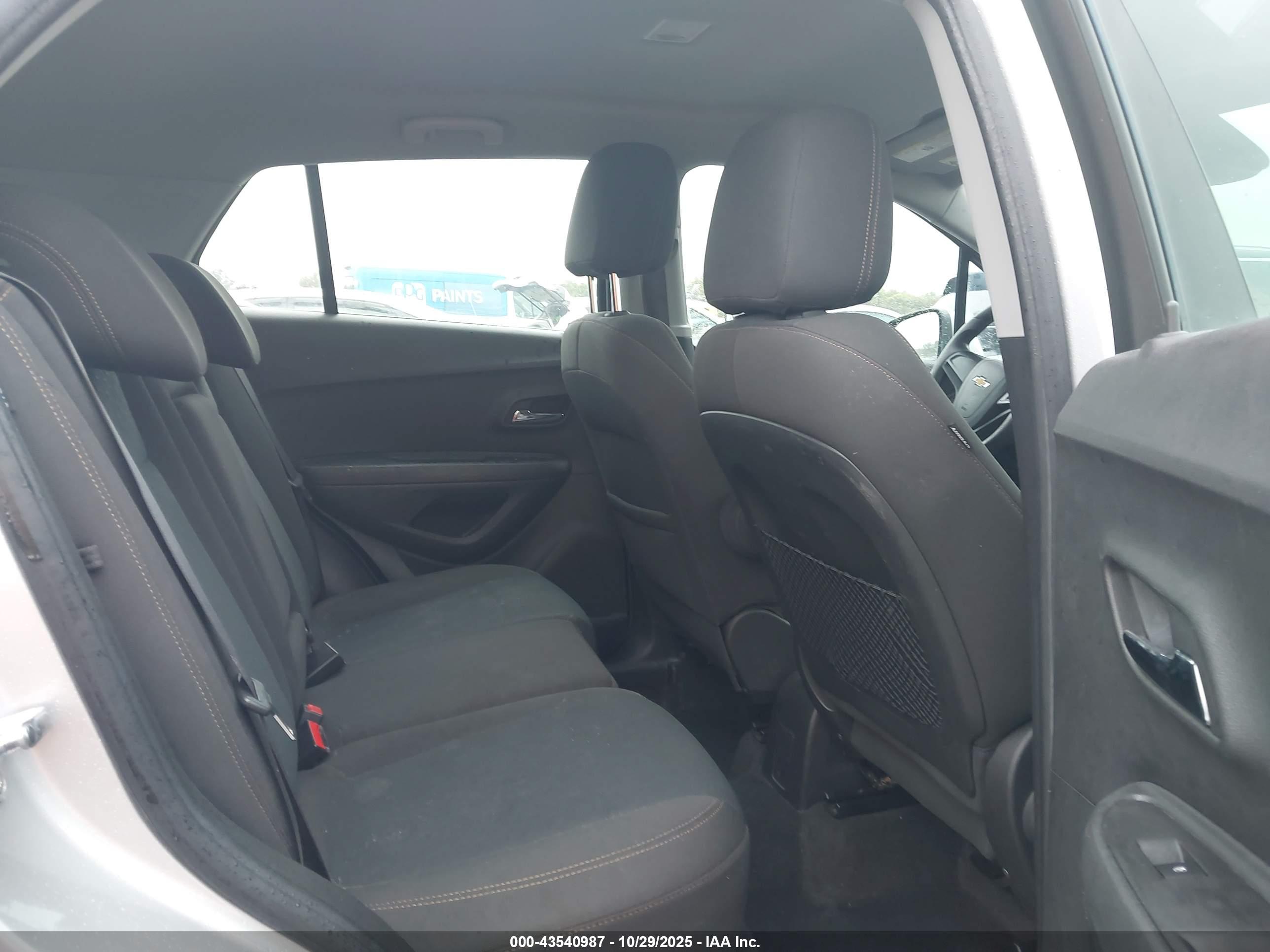 CHEVROLET TRAX image 8