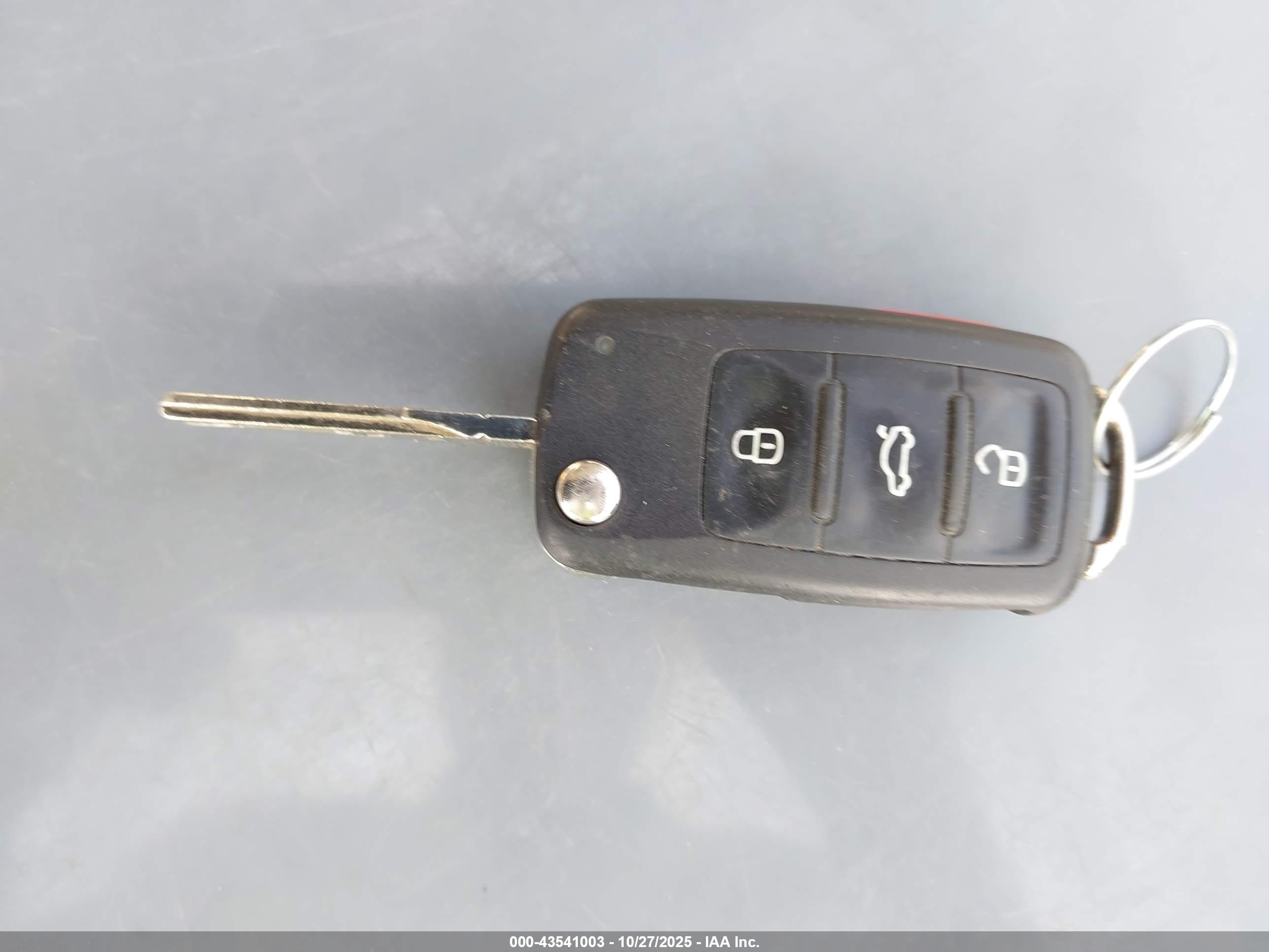 VOLKSWAGEN PASSAT image 11
