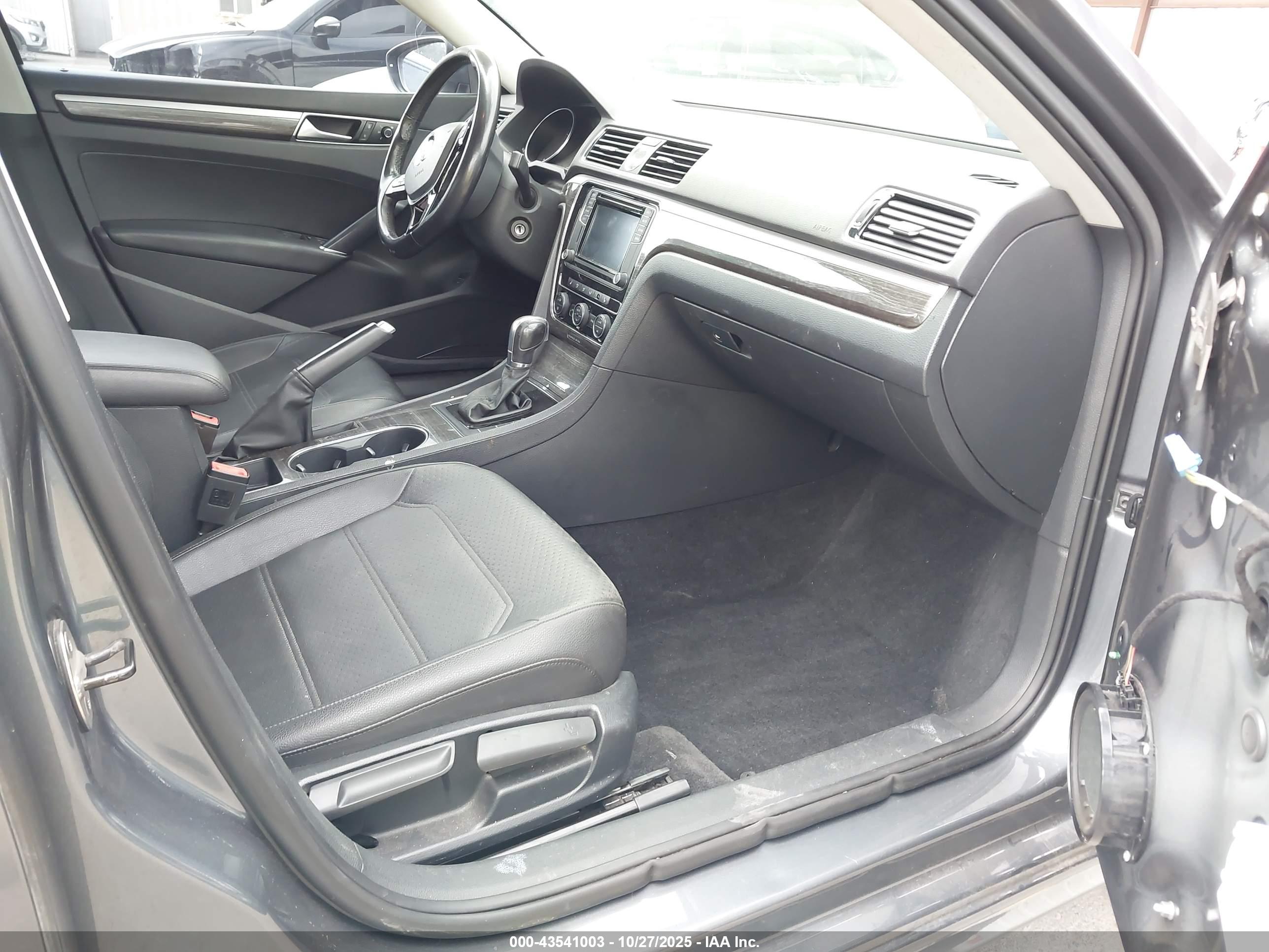 VOLKSWAGEN PASSAT image 5