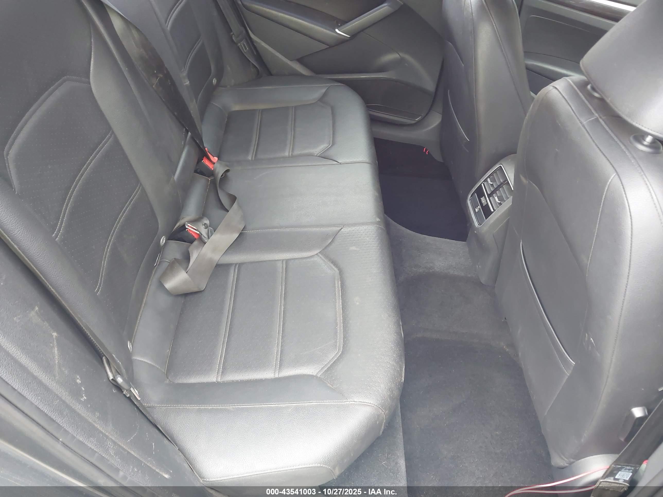 VOLKSWAGEN PASSAT image 8
