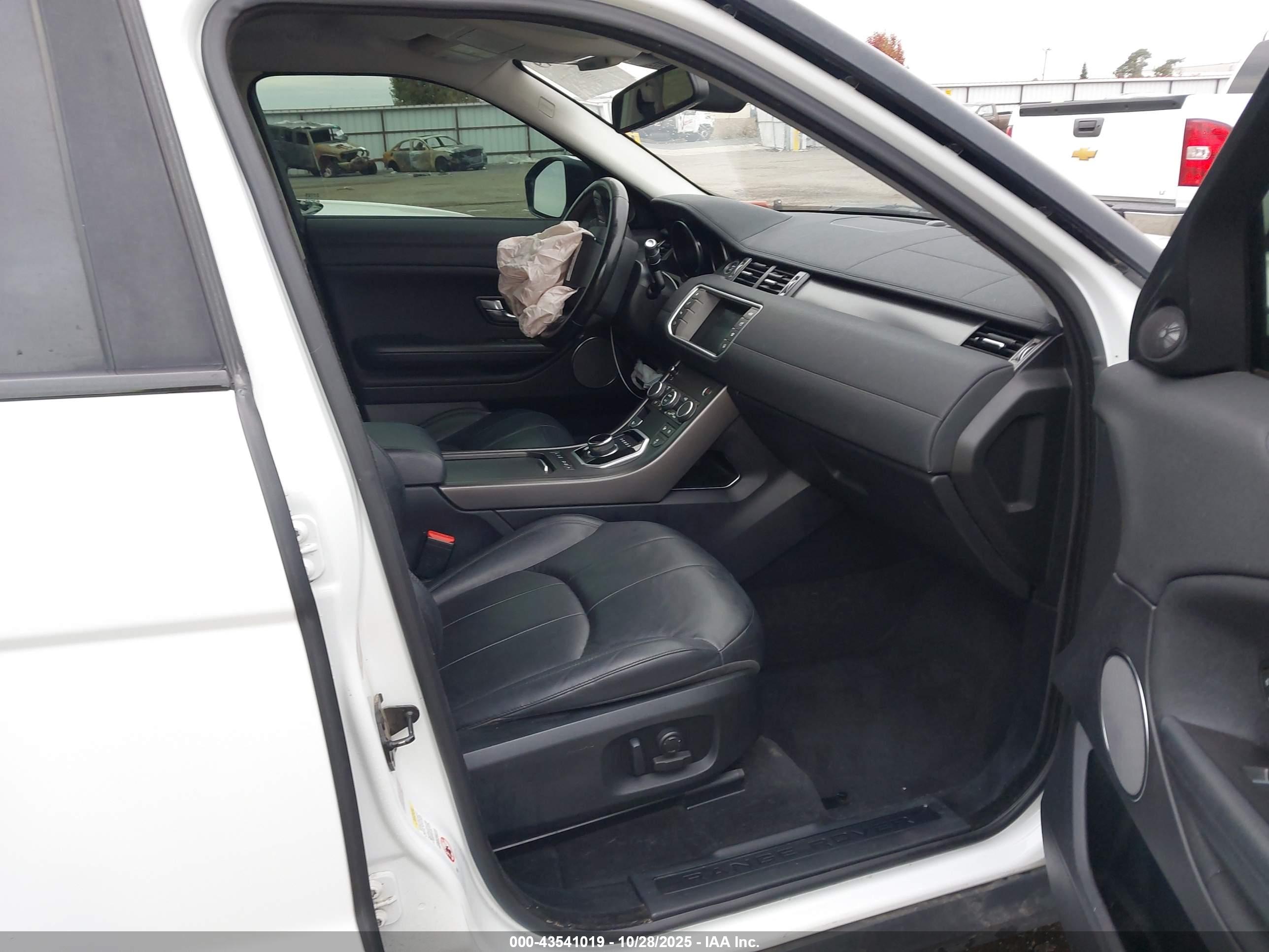 LAND ROVER image 5