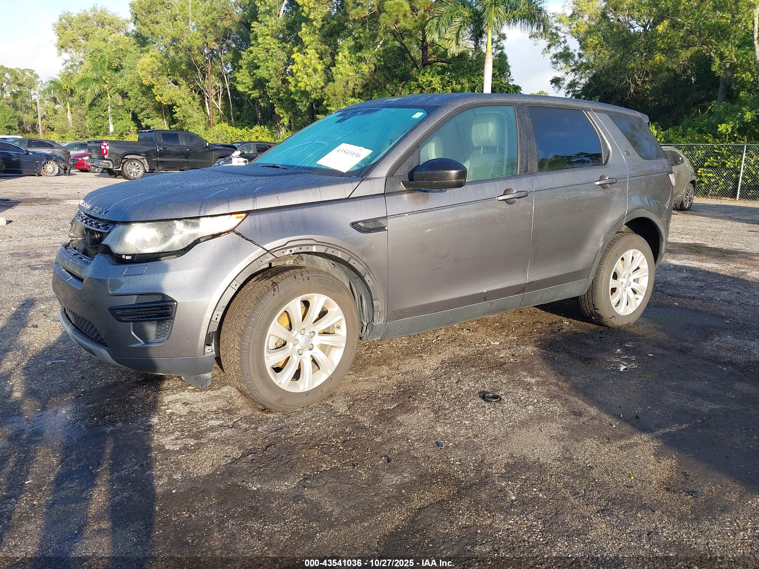 LAND ROVER image 2
