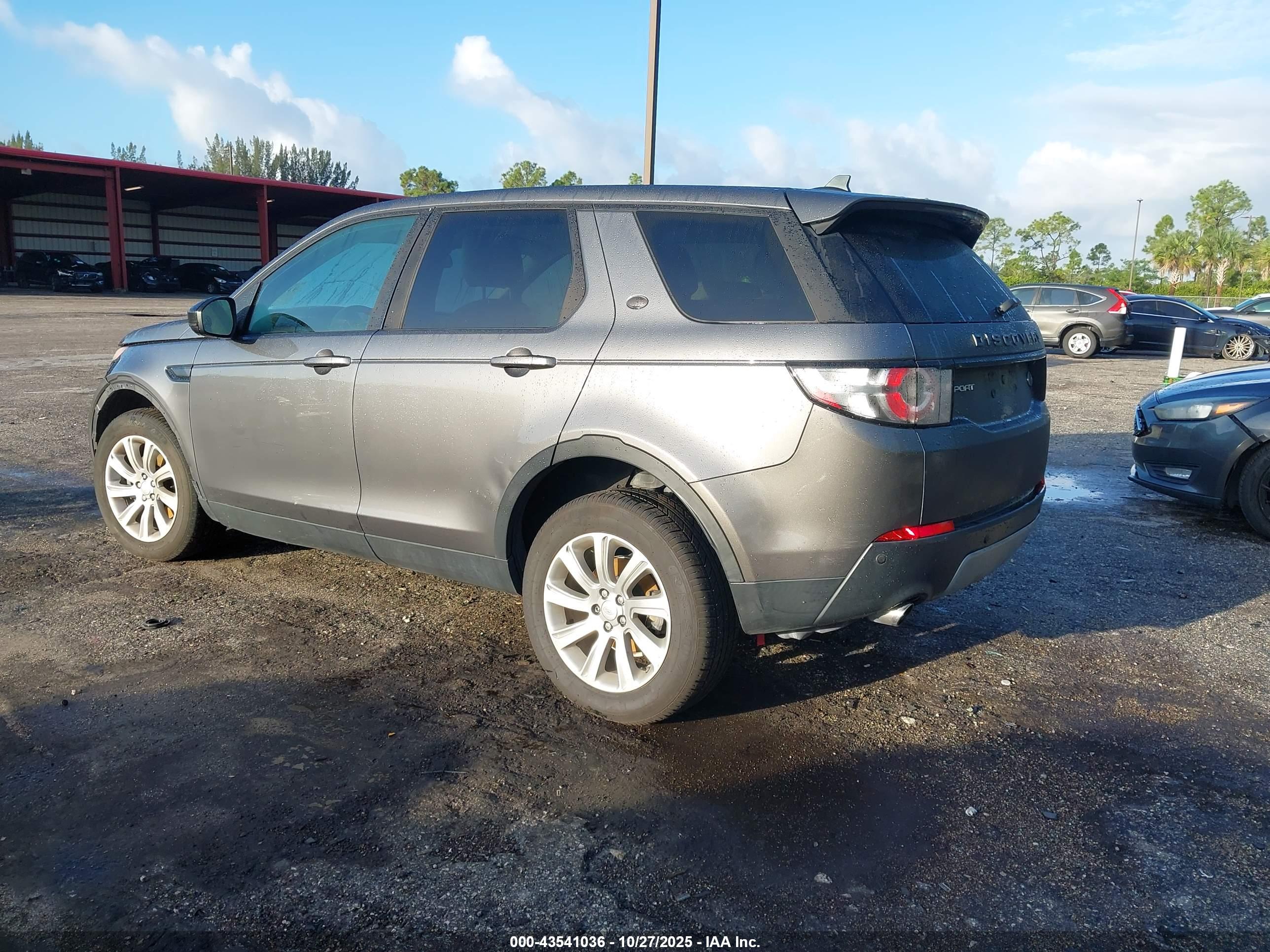 LAND ROVER image 3