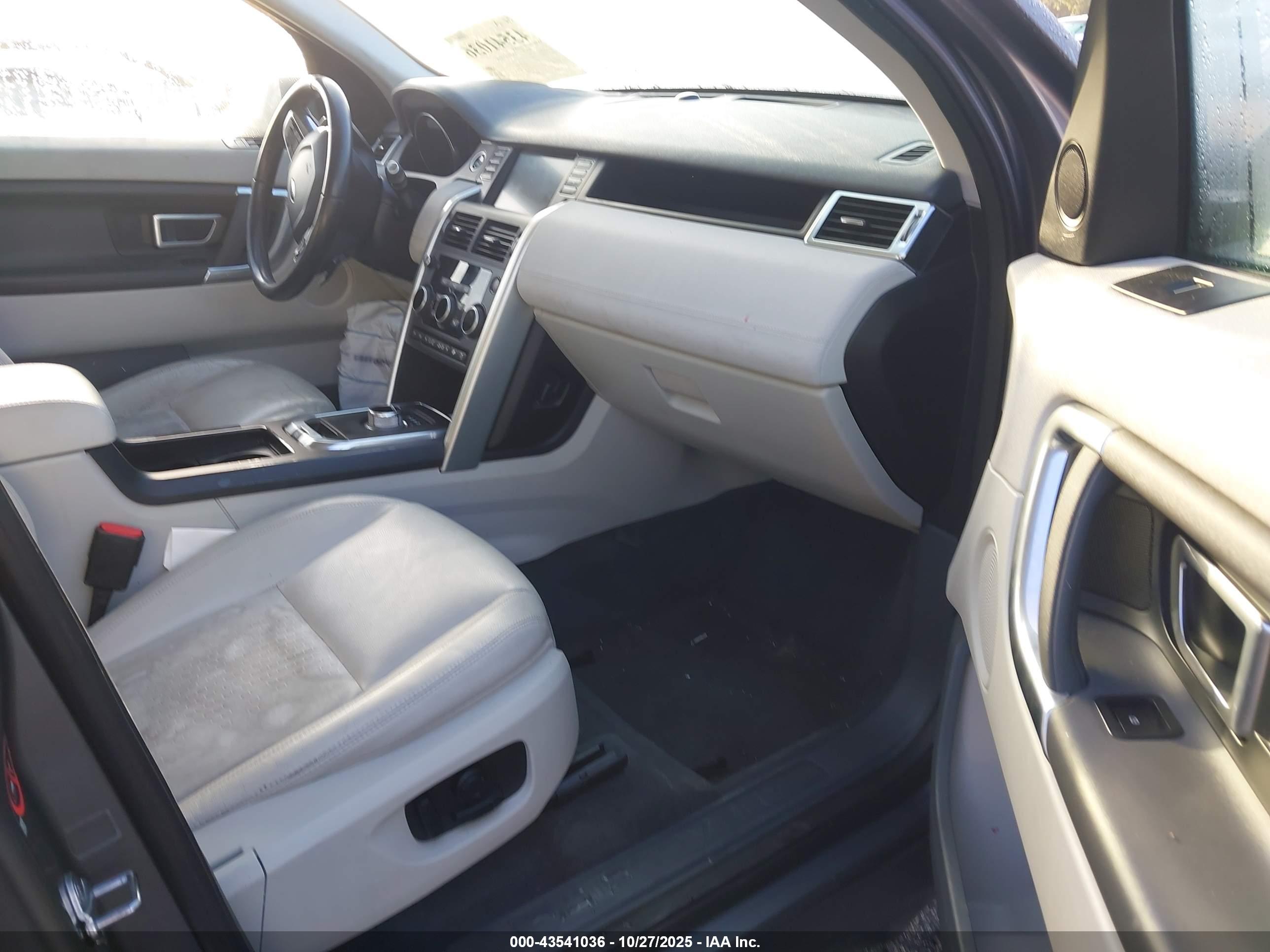 LAND ROVER image 5