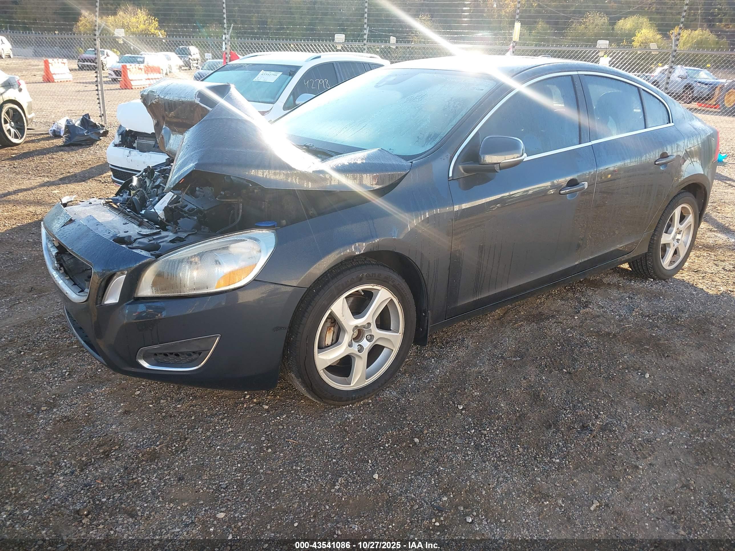 VOLVO S60 image 2