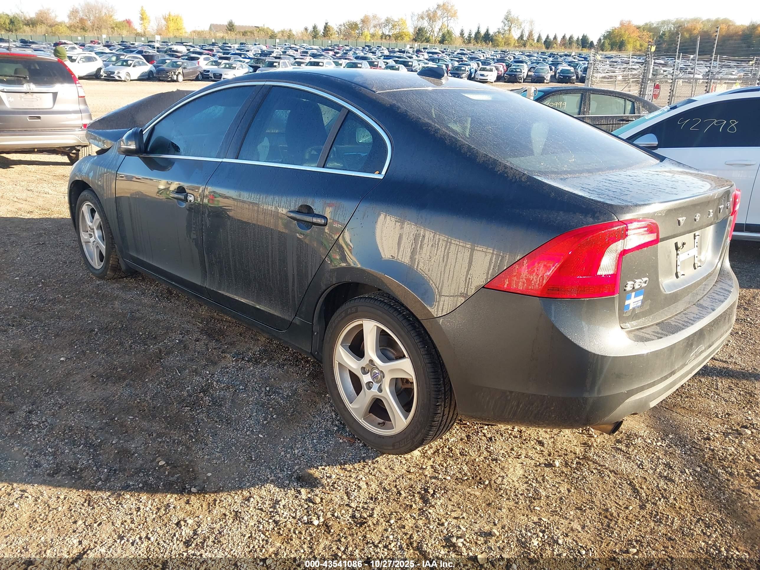 VOLVO S60 image 3