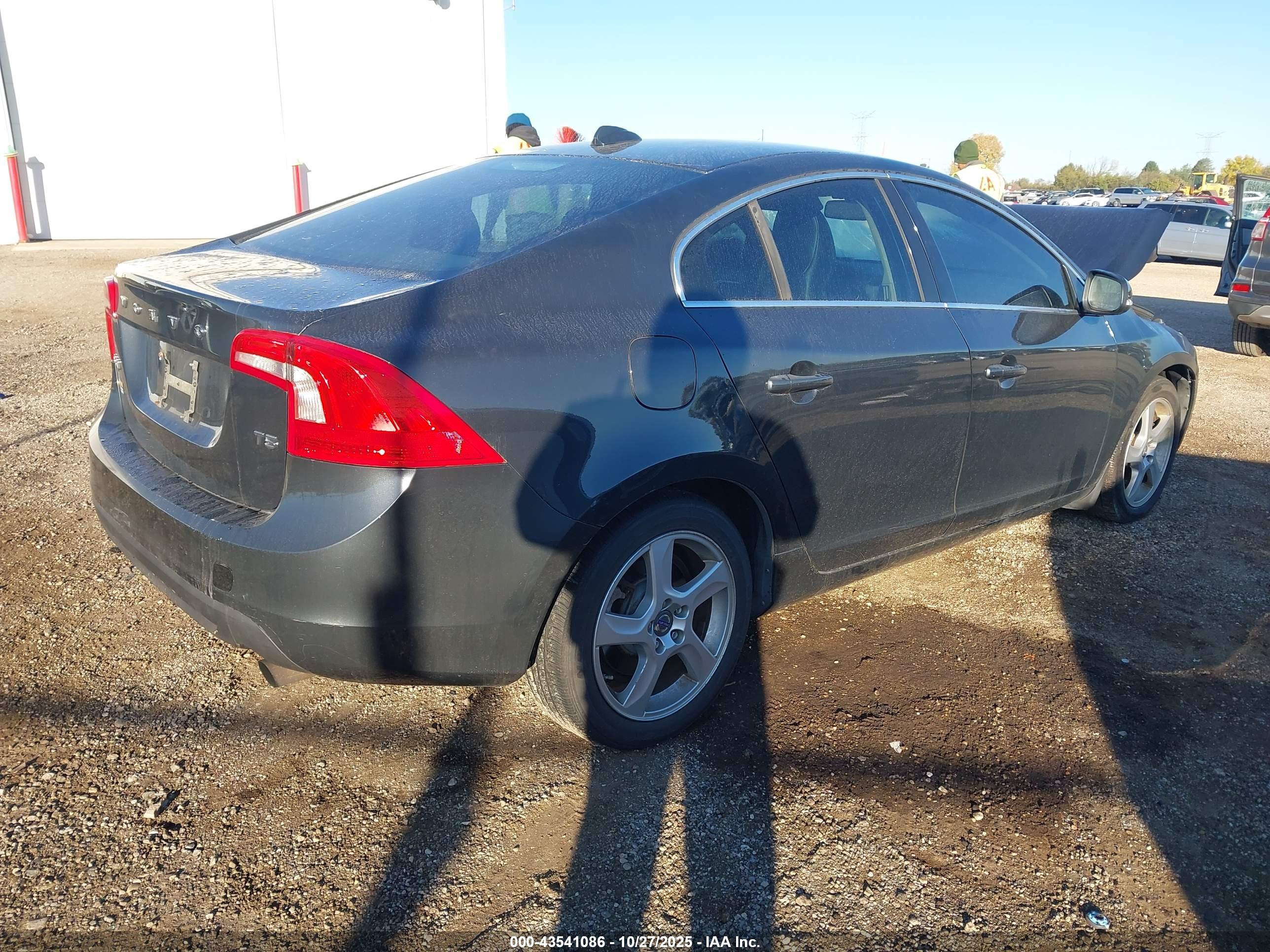 VOLVO S60 image 4