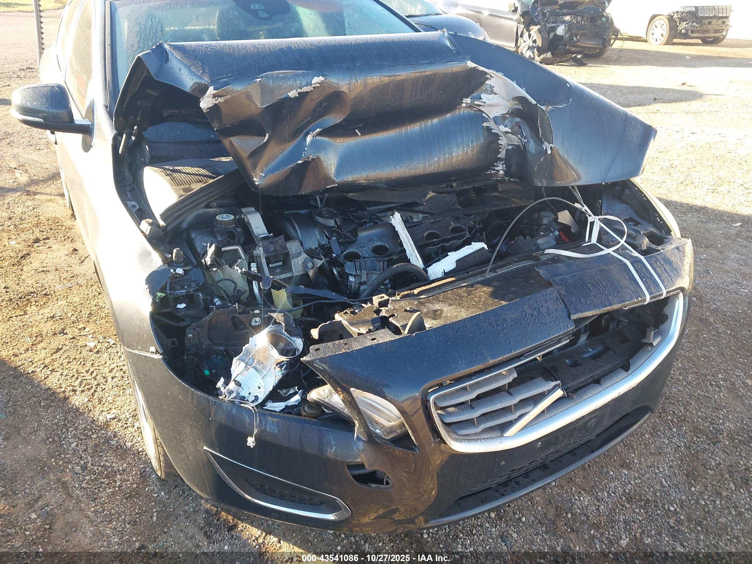 VOLVO S60 image 6