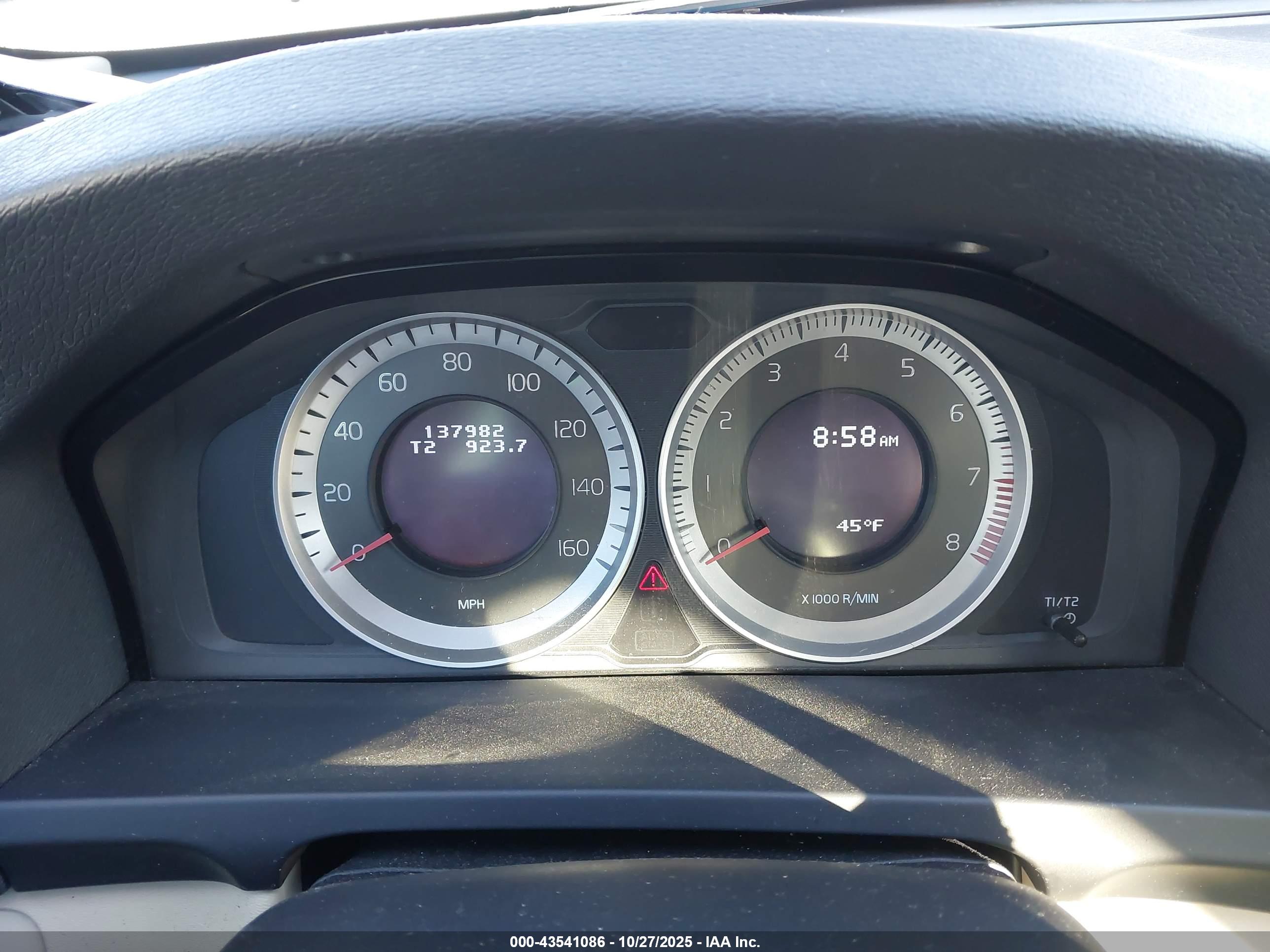 VOLVO S60 image 7