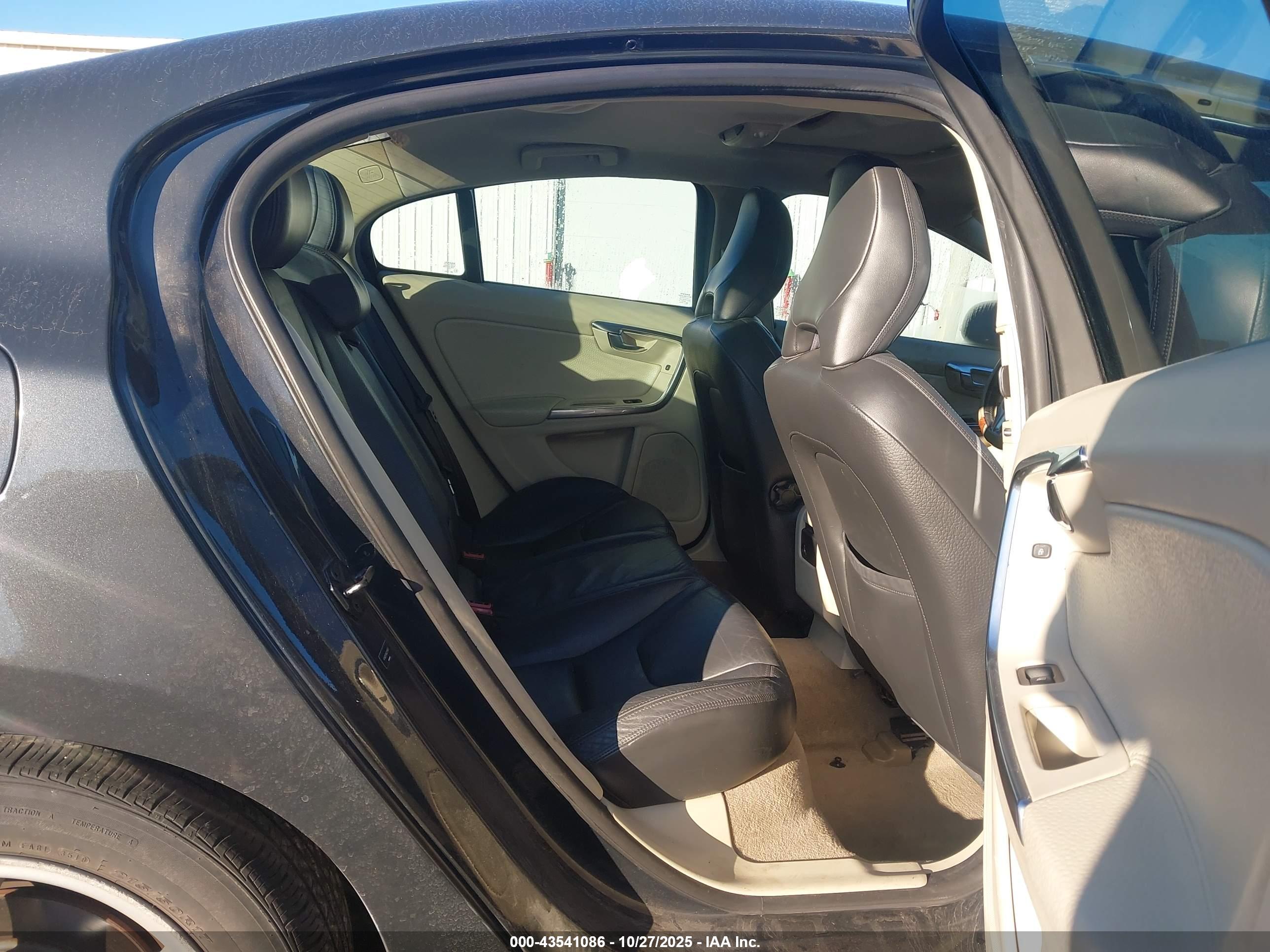 VOLVO S60 image 8