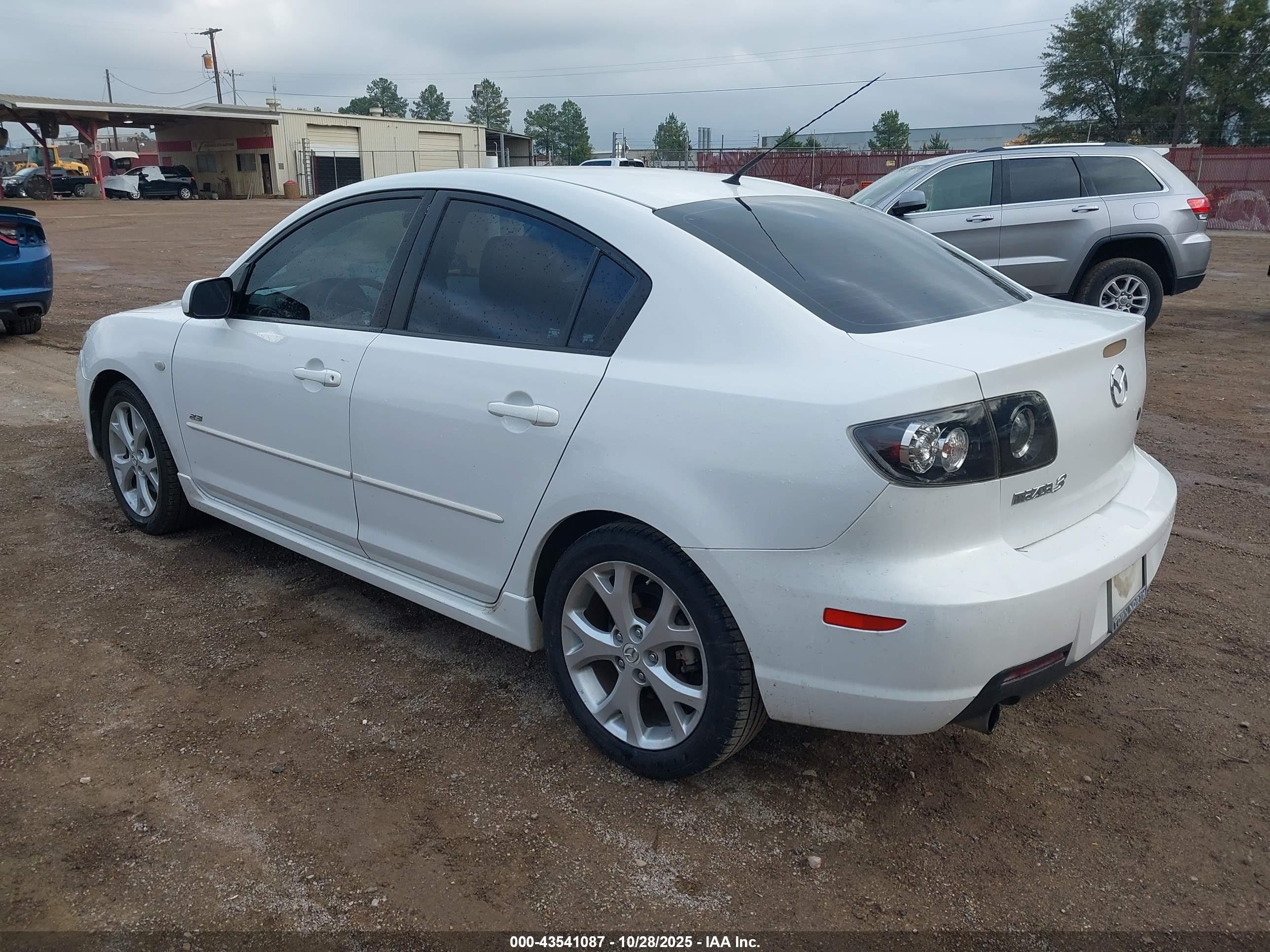 MAZDA MAZDA3 image 3