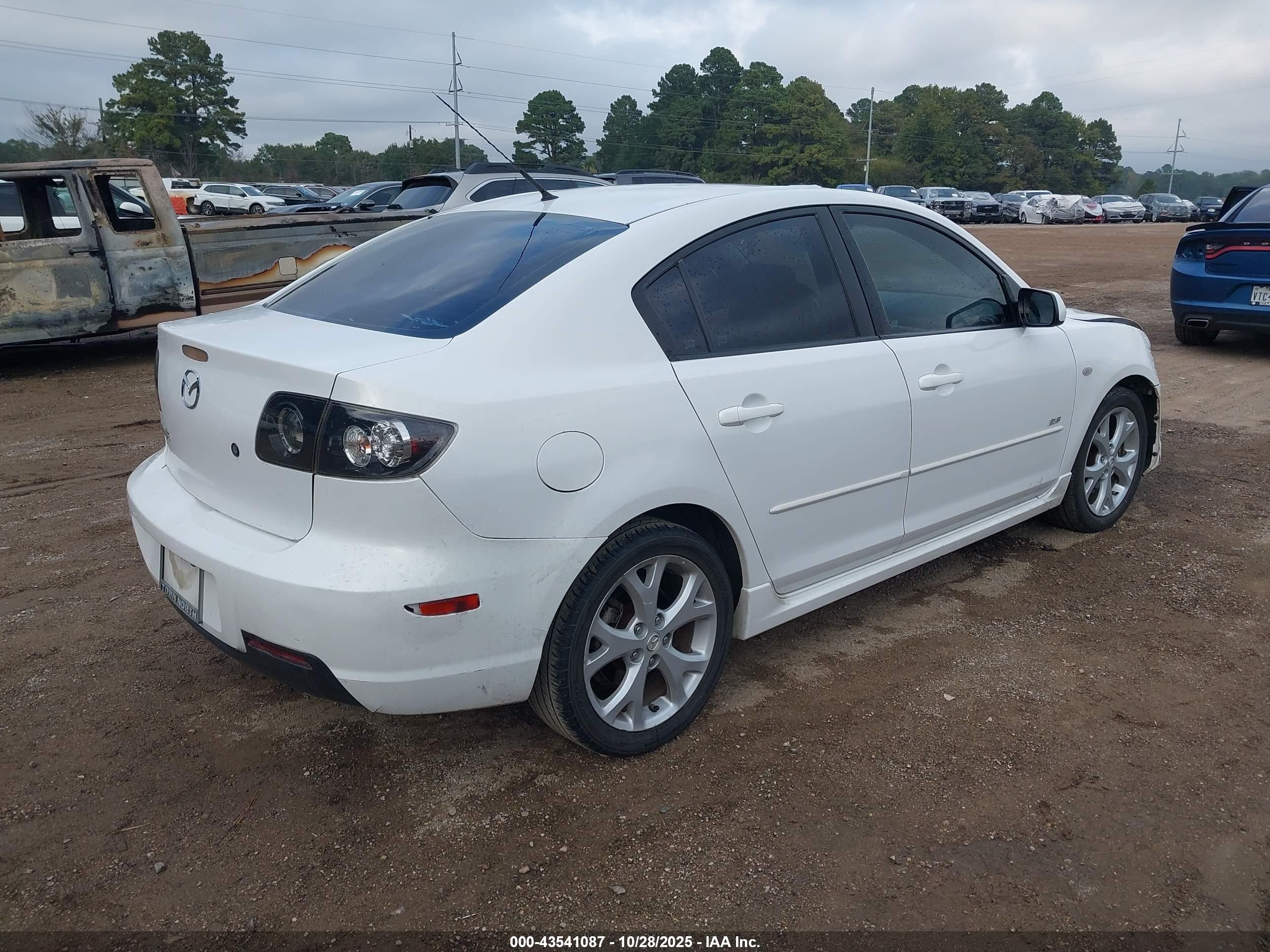MAZDA MAZDA3 image 4