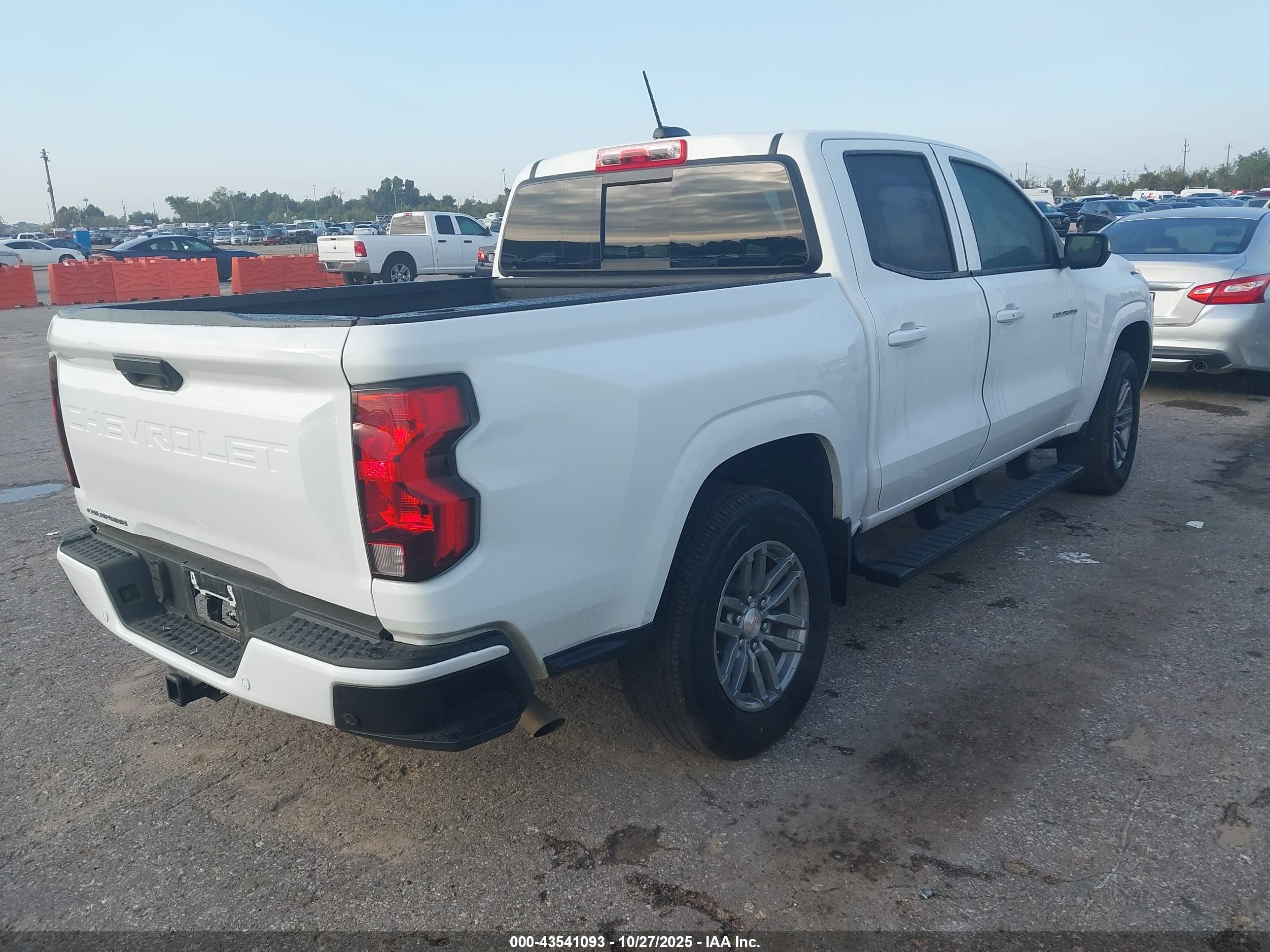 CHEVROLET COLORADO image 4