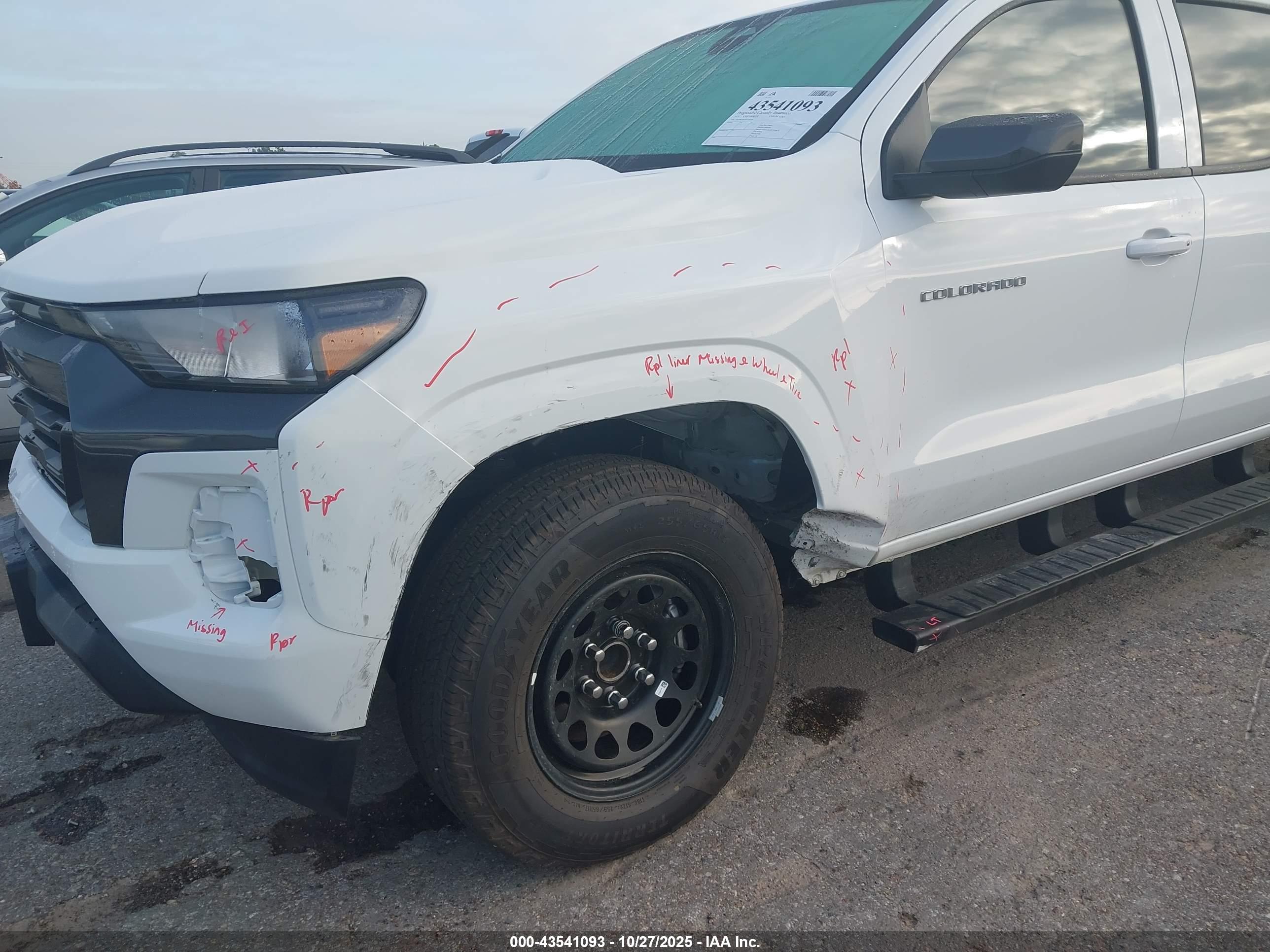 CHEVROLET COLORADO image 6