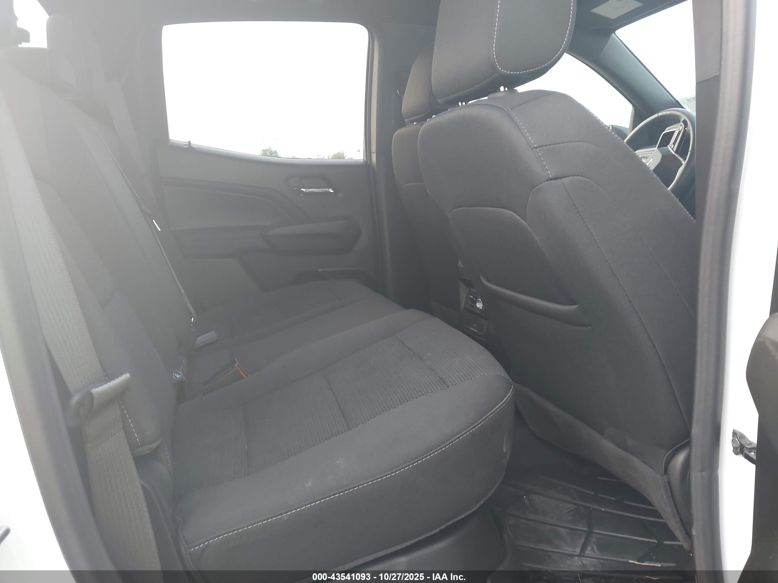 CHEVROLET COLORADO image 8